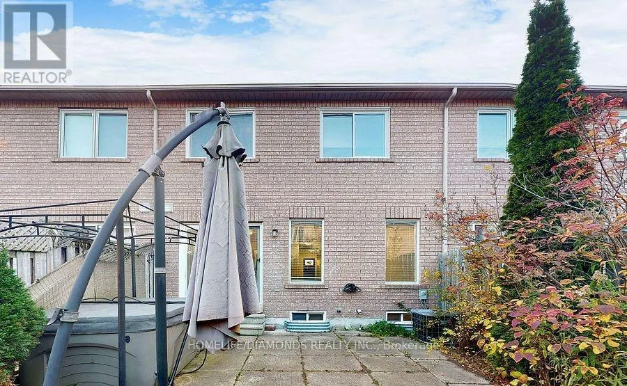 106 STOKELY CRESCENT