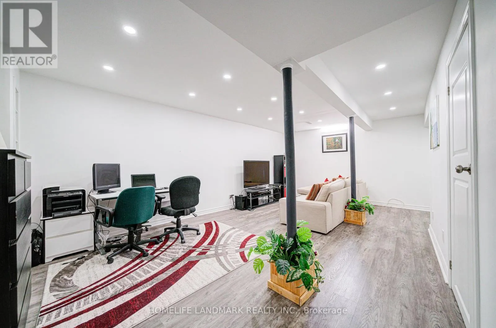 33 PHALEN CRESCENT