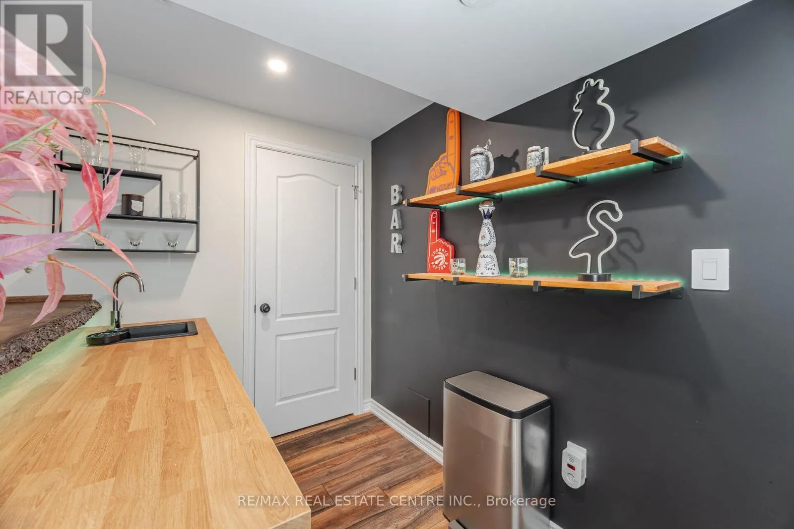 844 WRENWOOD DRIVE