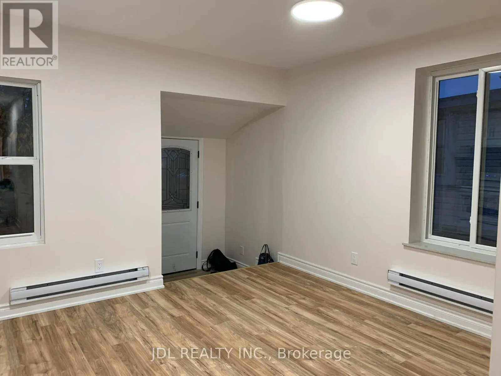 MAIN FLOOR - 5 HARRIS AVENUE S