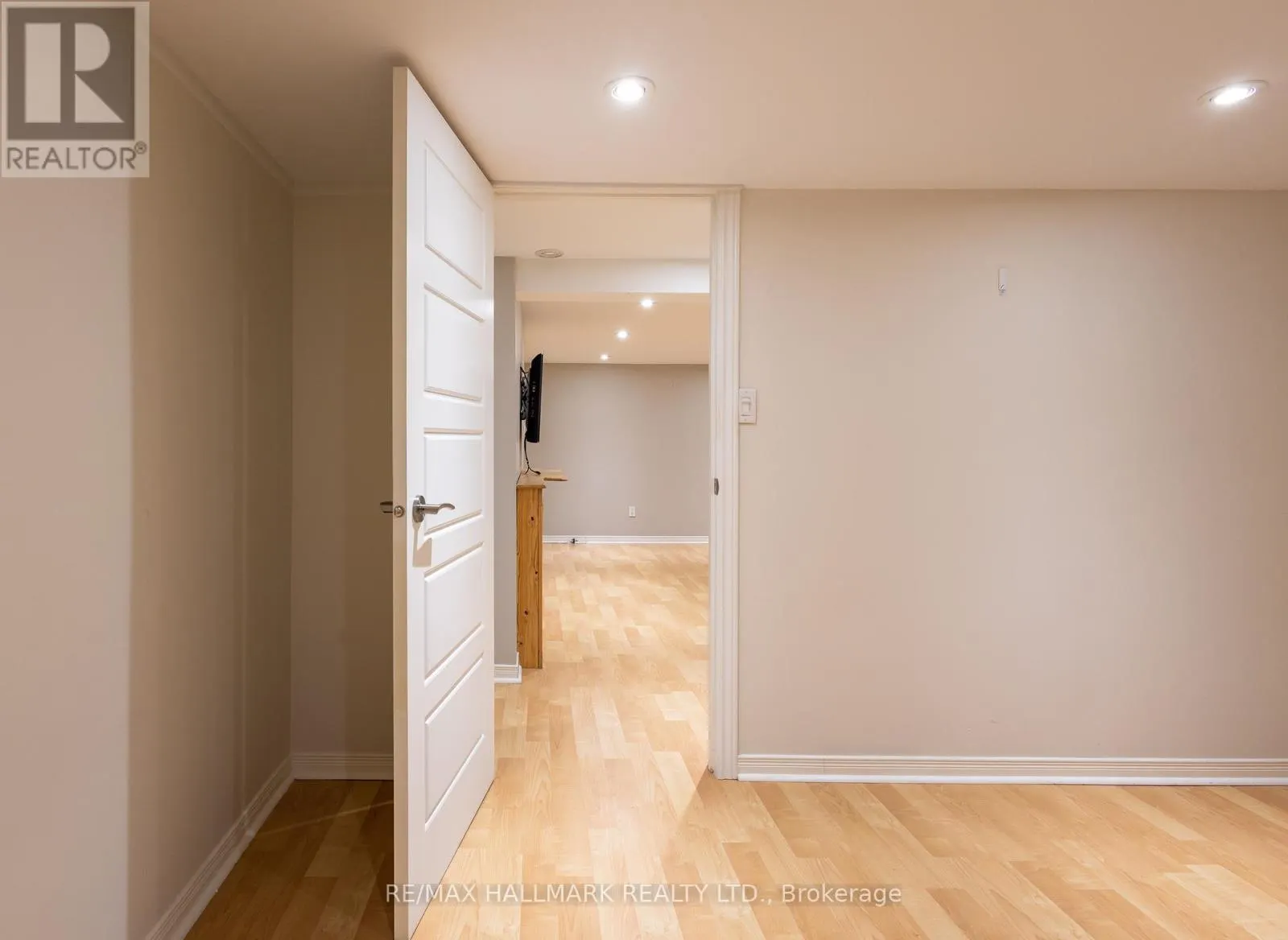 LOWER - 96 GLEN DAVIS CRESCENT