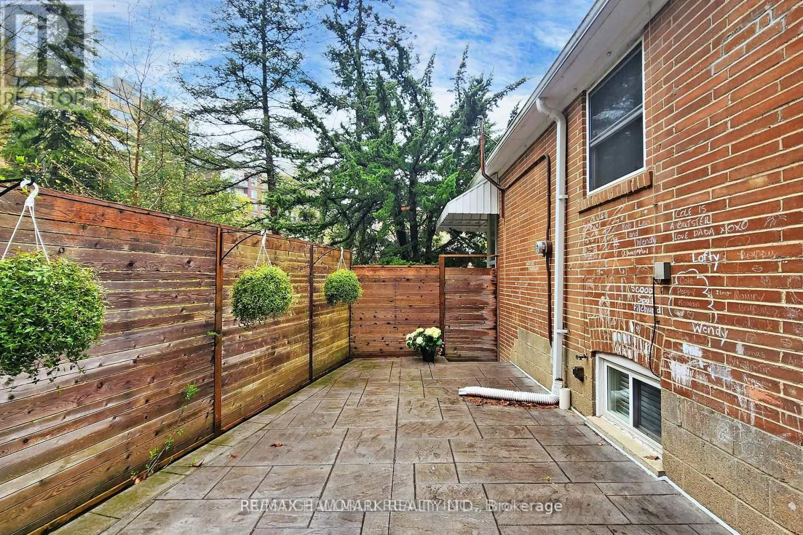 LOWER - 96 GLEN DAVIS CRESCENT