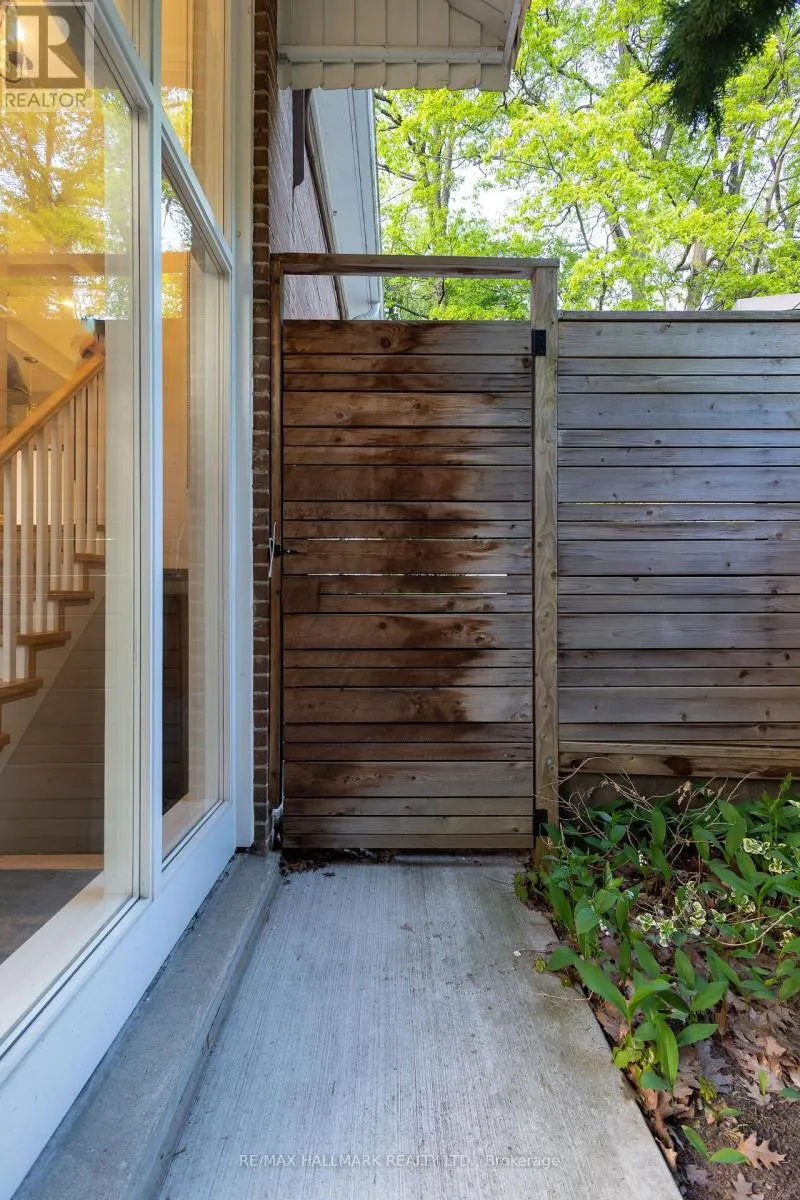 LOWER - 96 GLEN DAVIS CRESCENT