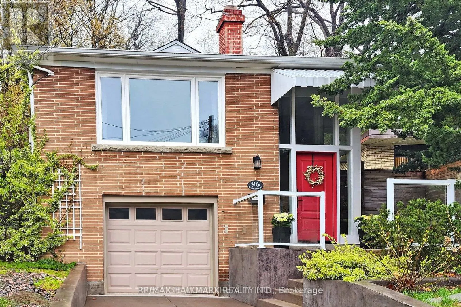 LOWER - 96 GLEN DAVIS CRESCENT