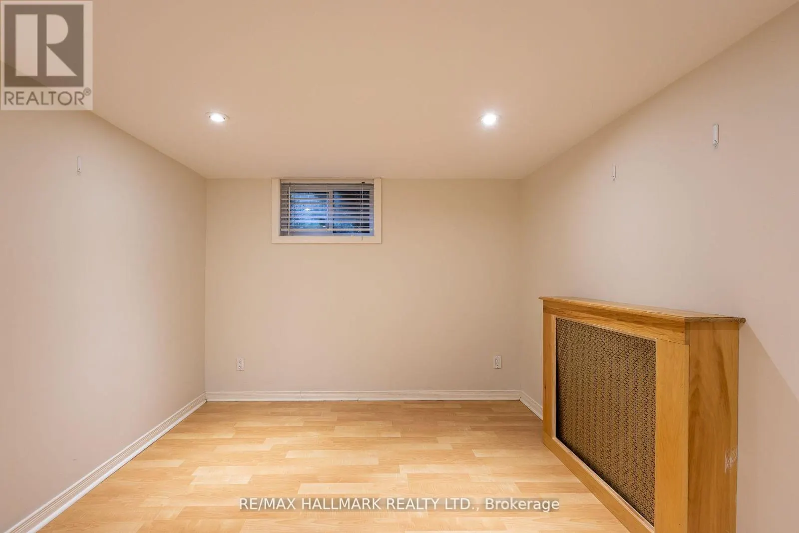 LOWER - 96 GLEN DAVIS CRESCENT