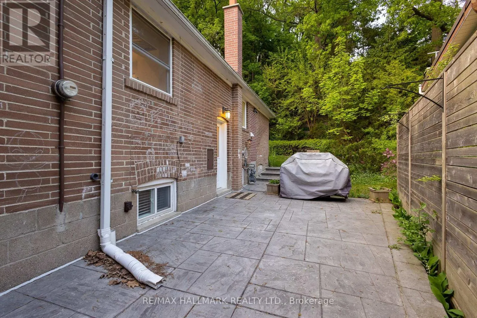 LOWER - 96 GLEN DAVIS CRESCENT