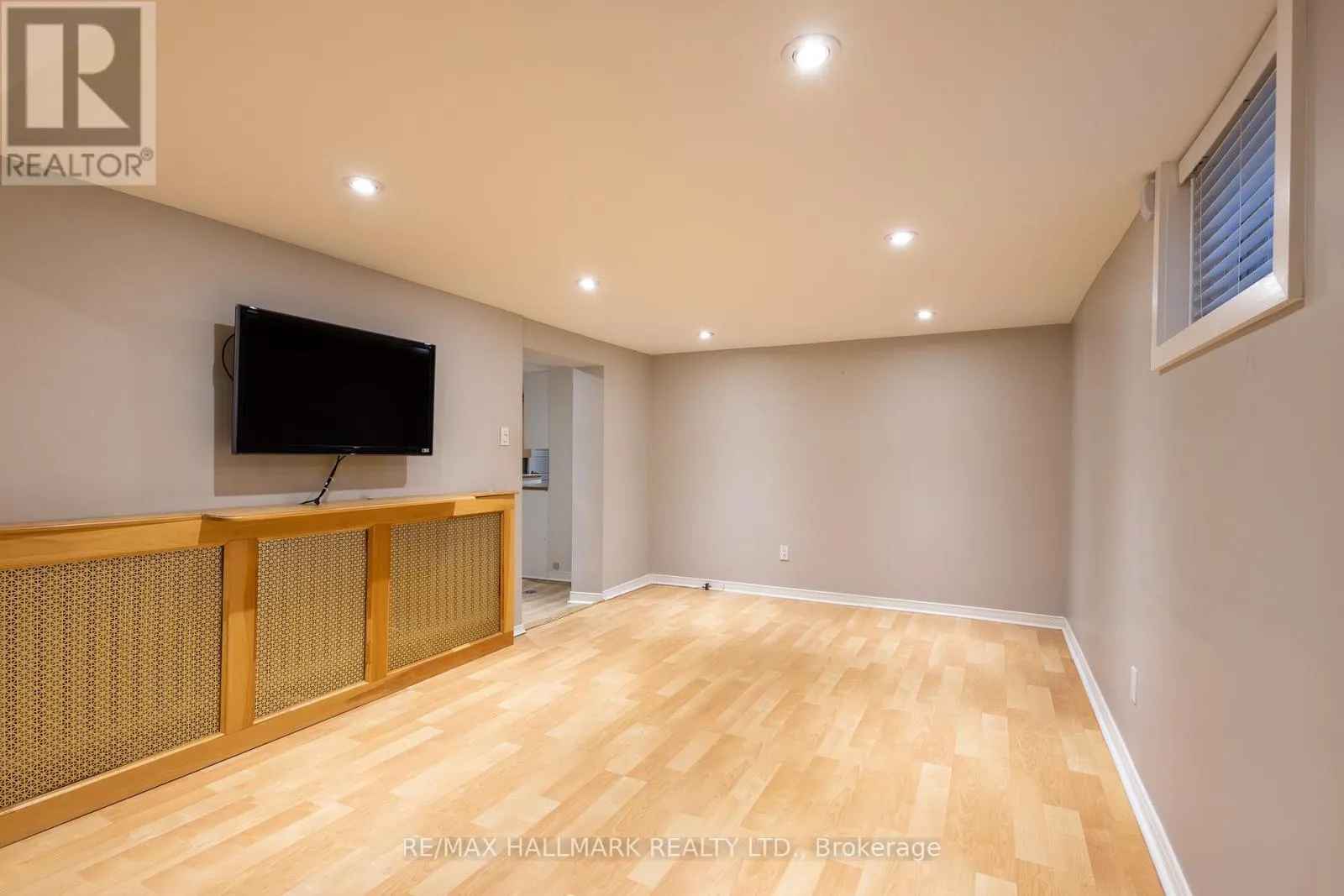 LOWER - 96 GLEN DAVIS CRESCENT