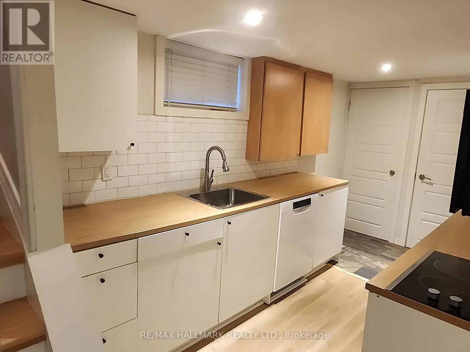LOWER - 96 GLEN DAVIS CRESCENT