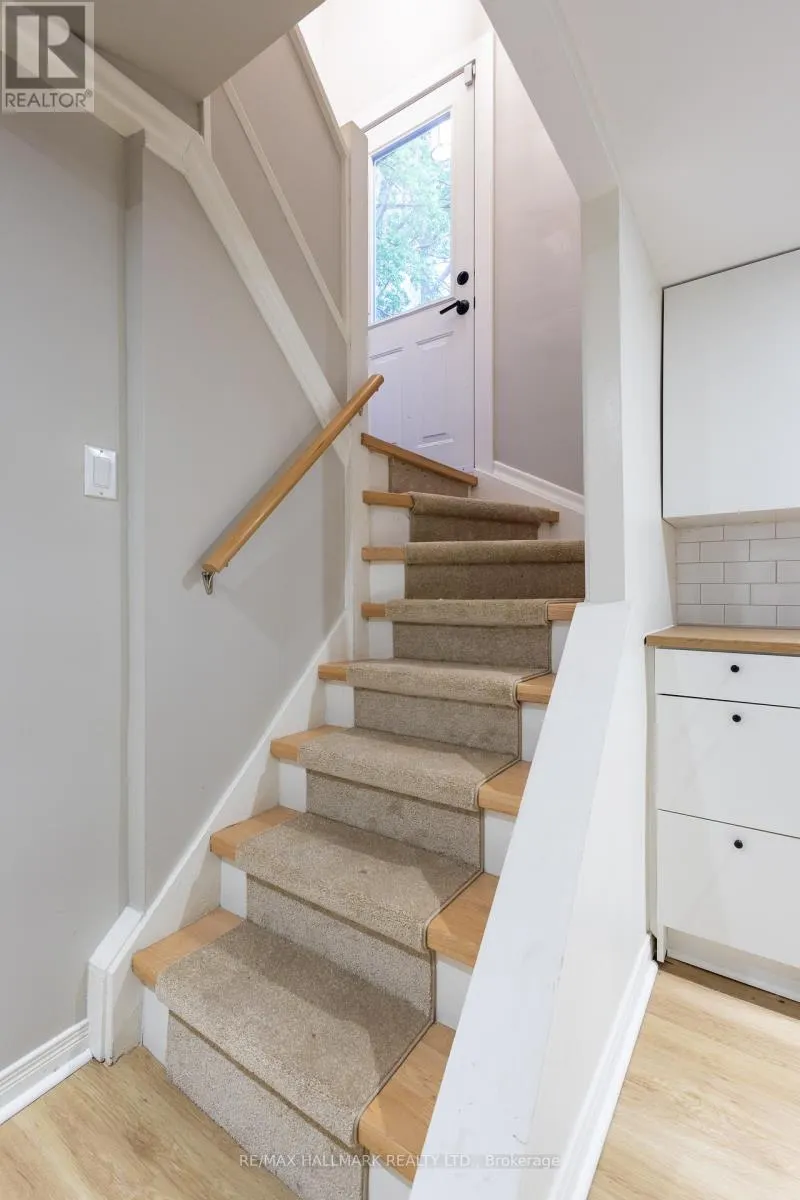 LOWER - 96 GLEN DAVIS CRESCENT