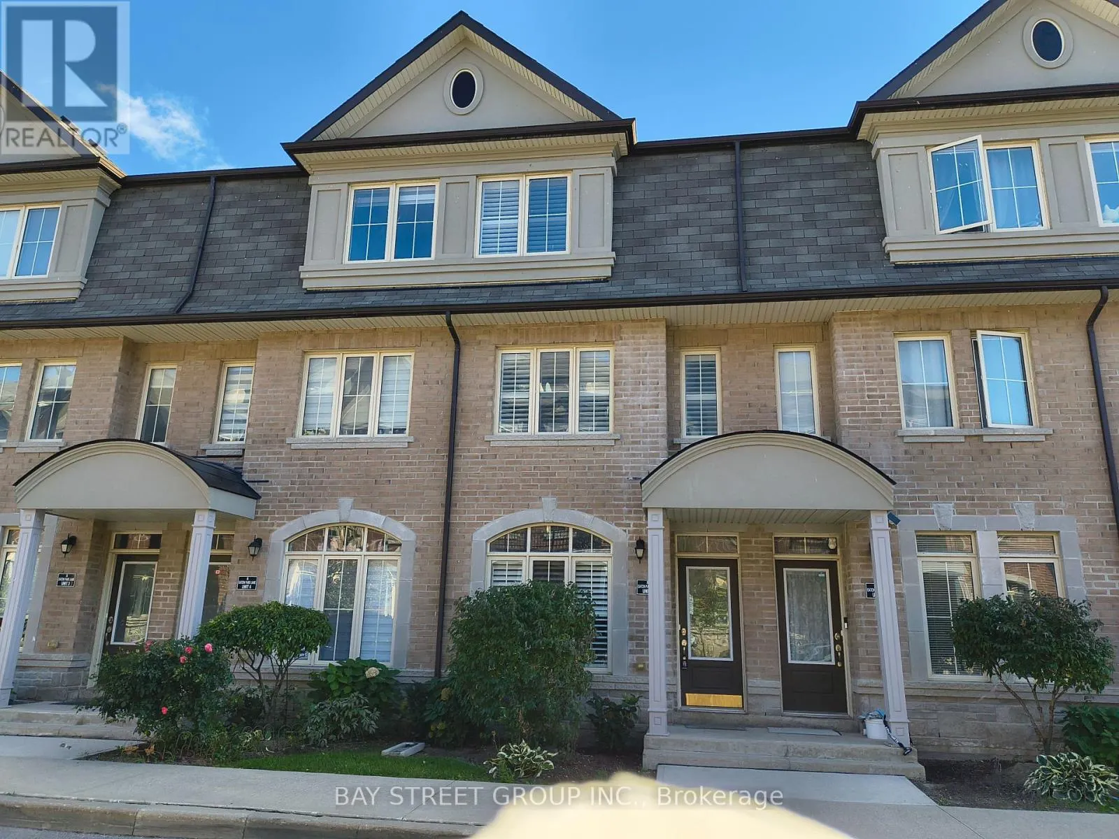 5 - 5 EATON PARK LANE