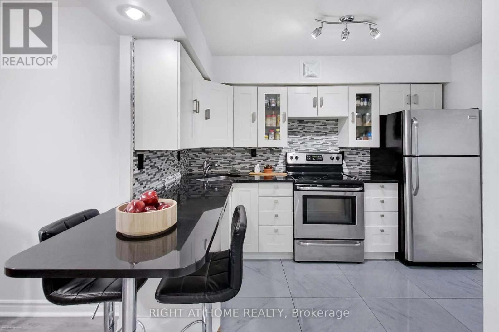 1109 - 4 PARK VISTA