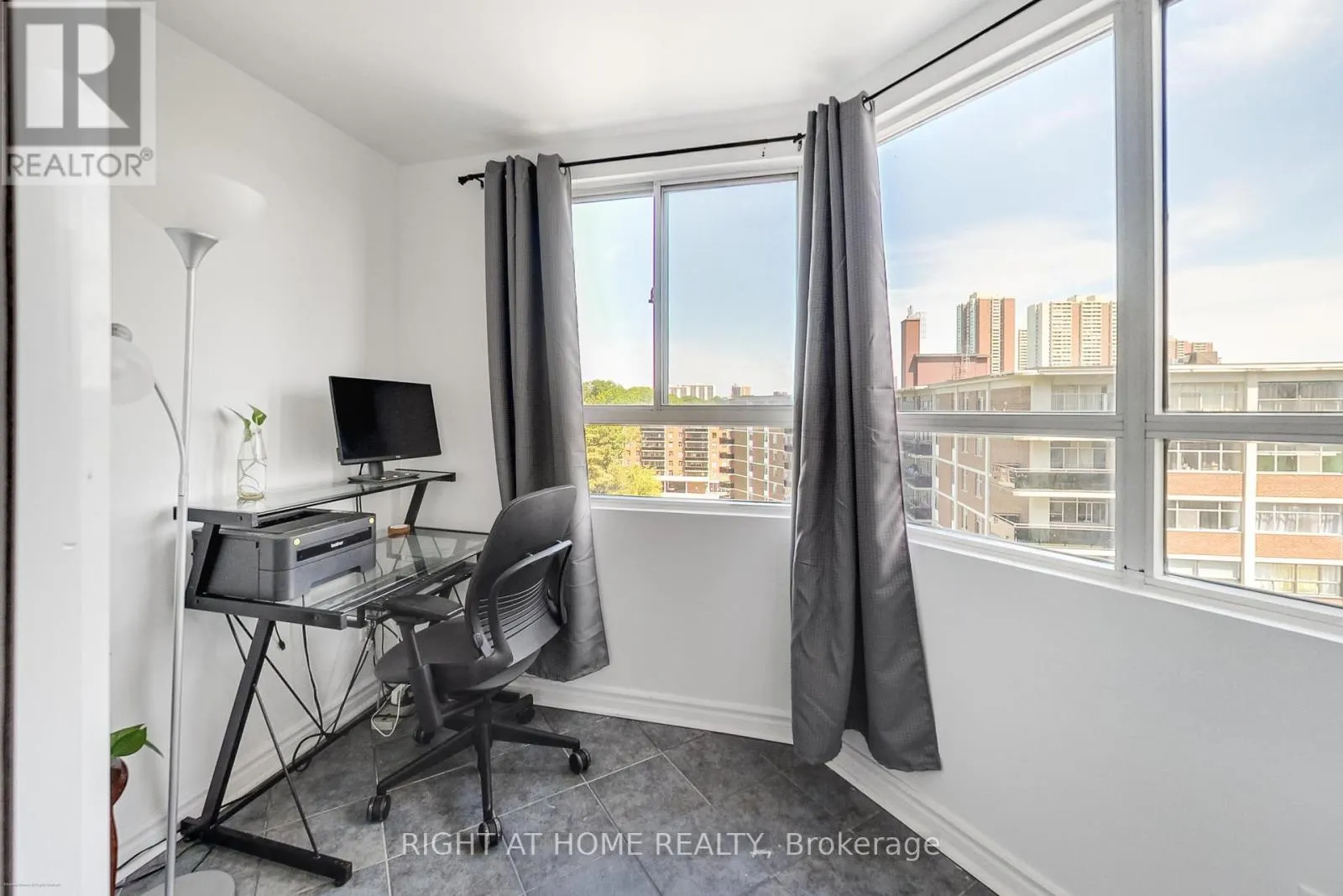 1109 - 4 PARK VISTA