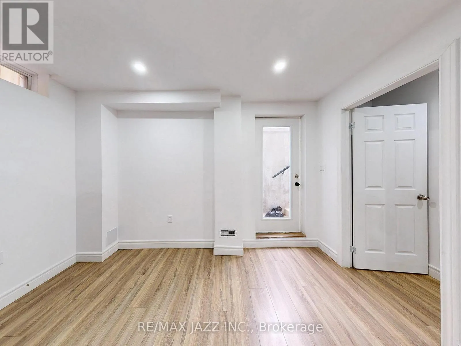 1280 AMHERST GATE