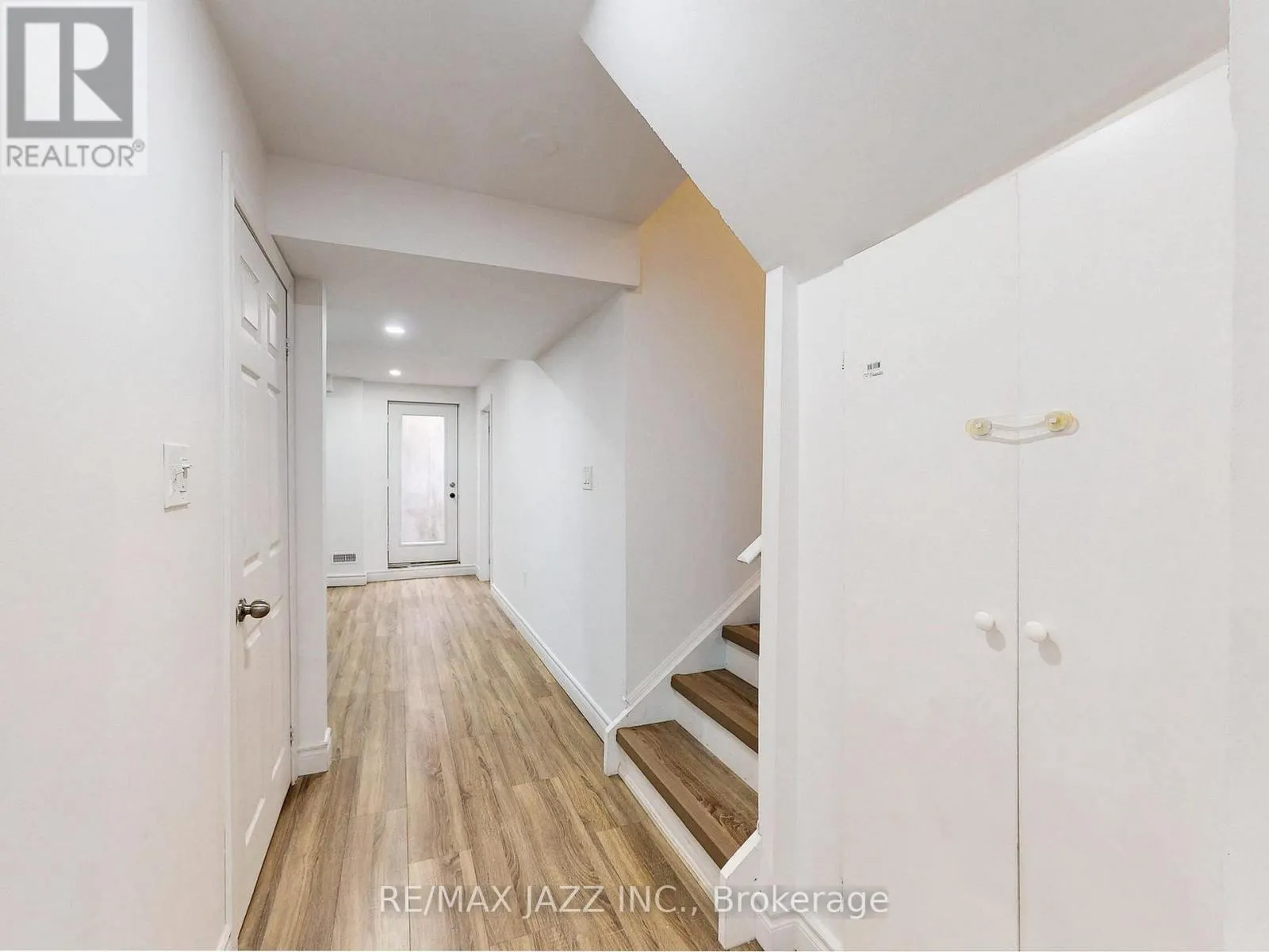 1280 AMHERST GATE