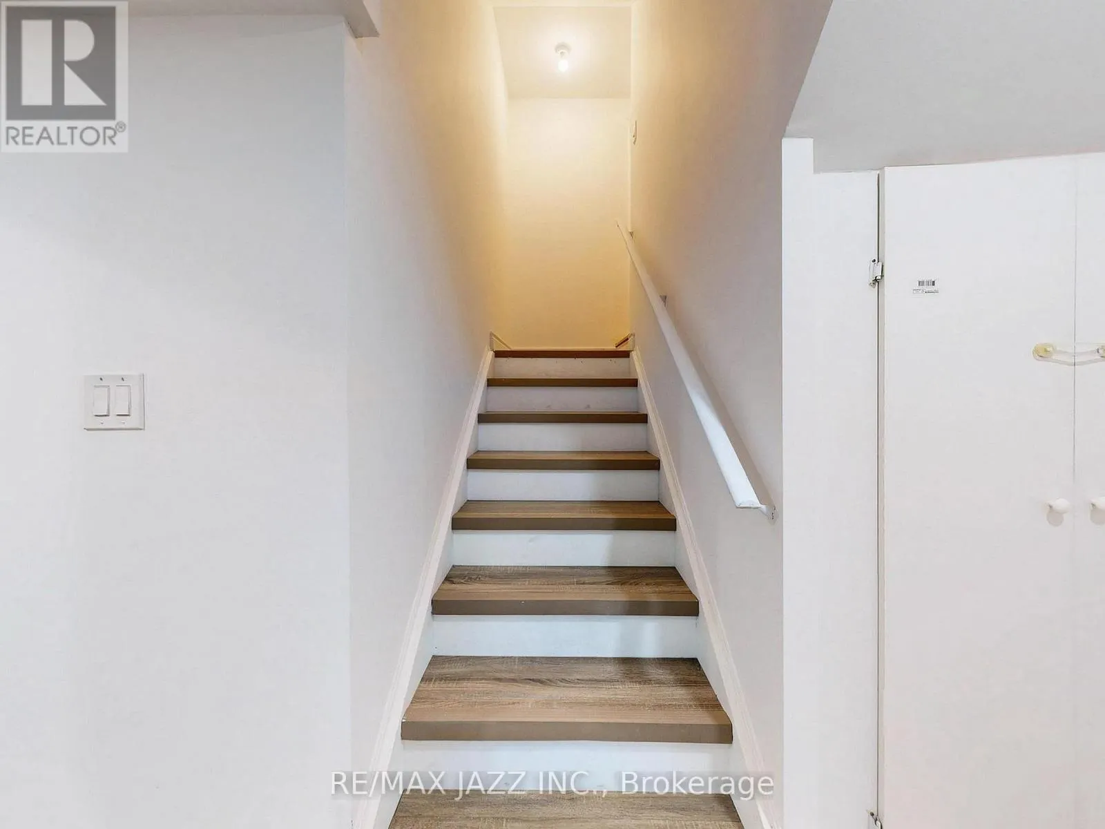 1280 AMHERST GATE
