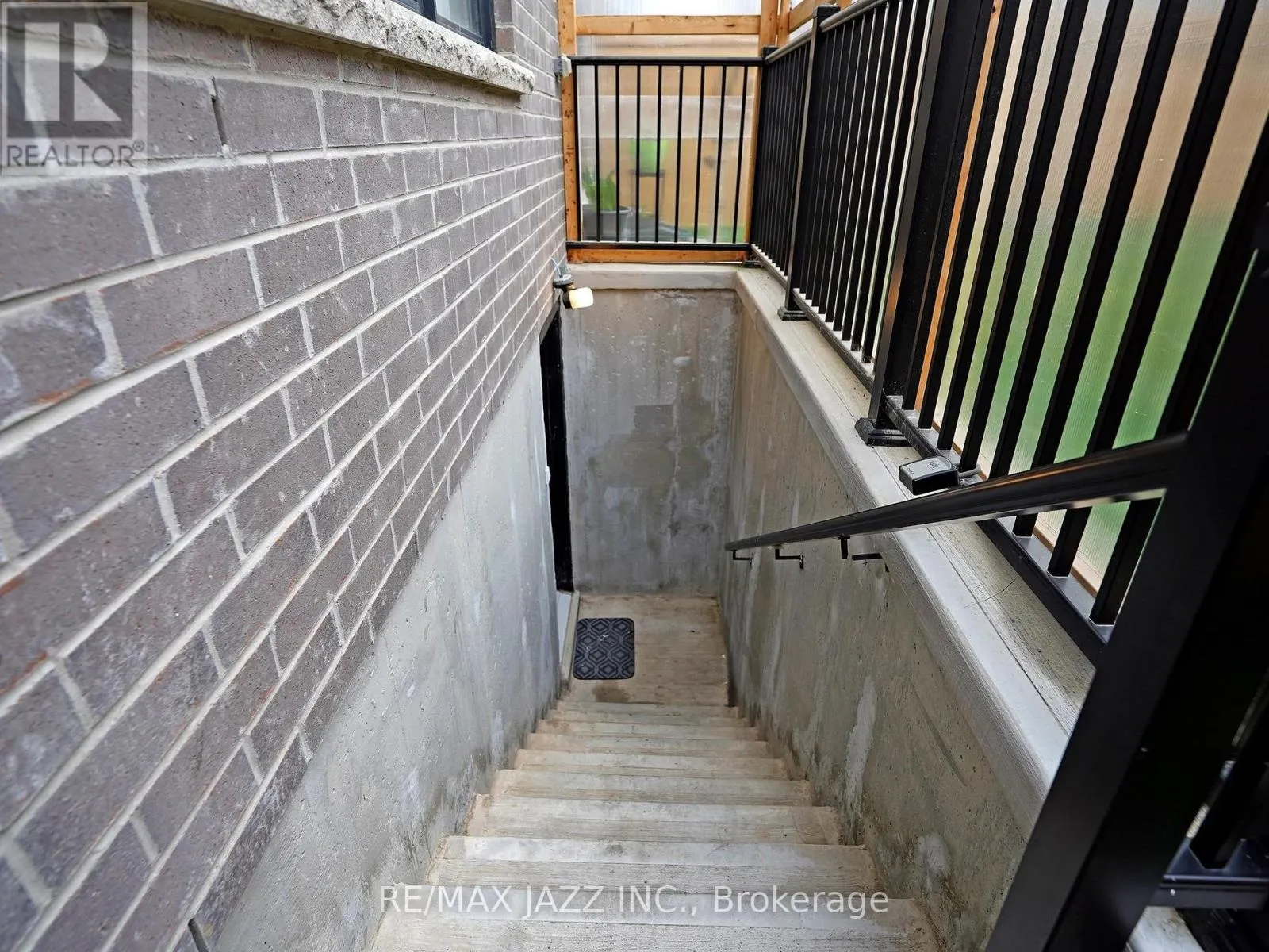 1280 AMHERST GATE