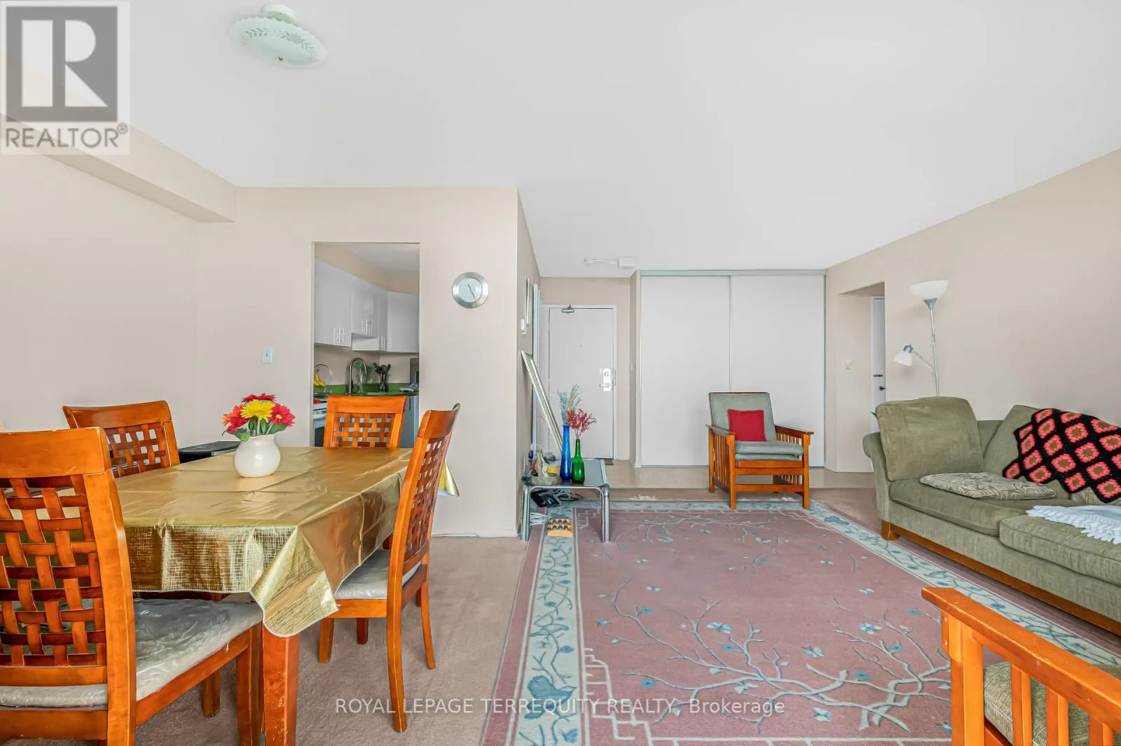 2807 - 5 MASSEY SQUARE