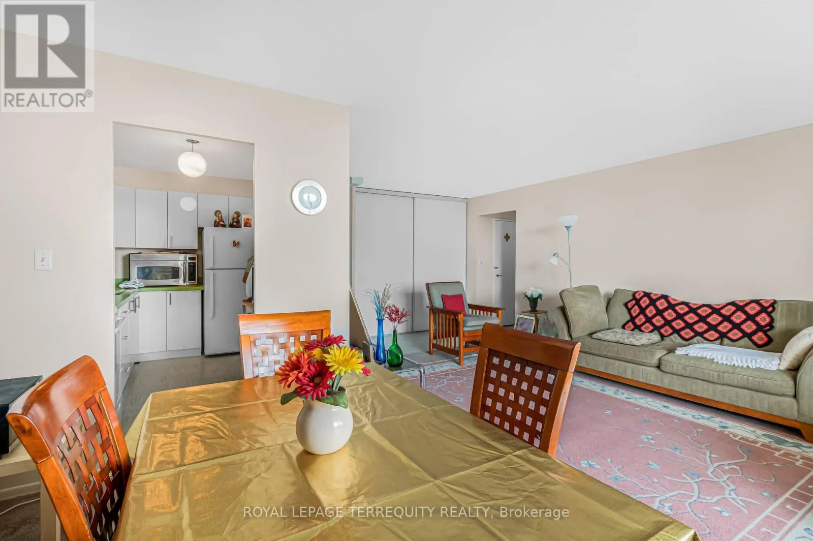 2807 - 5 MASSEY SQUARE