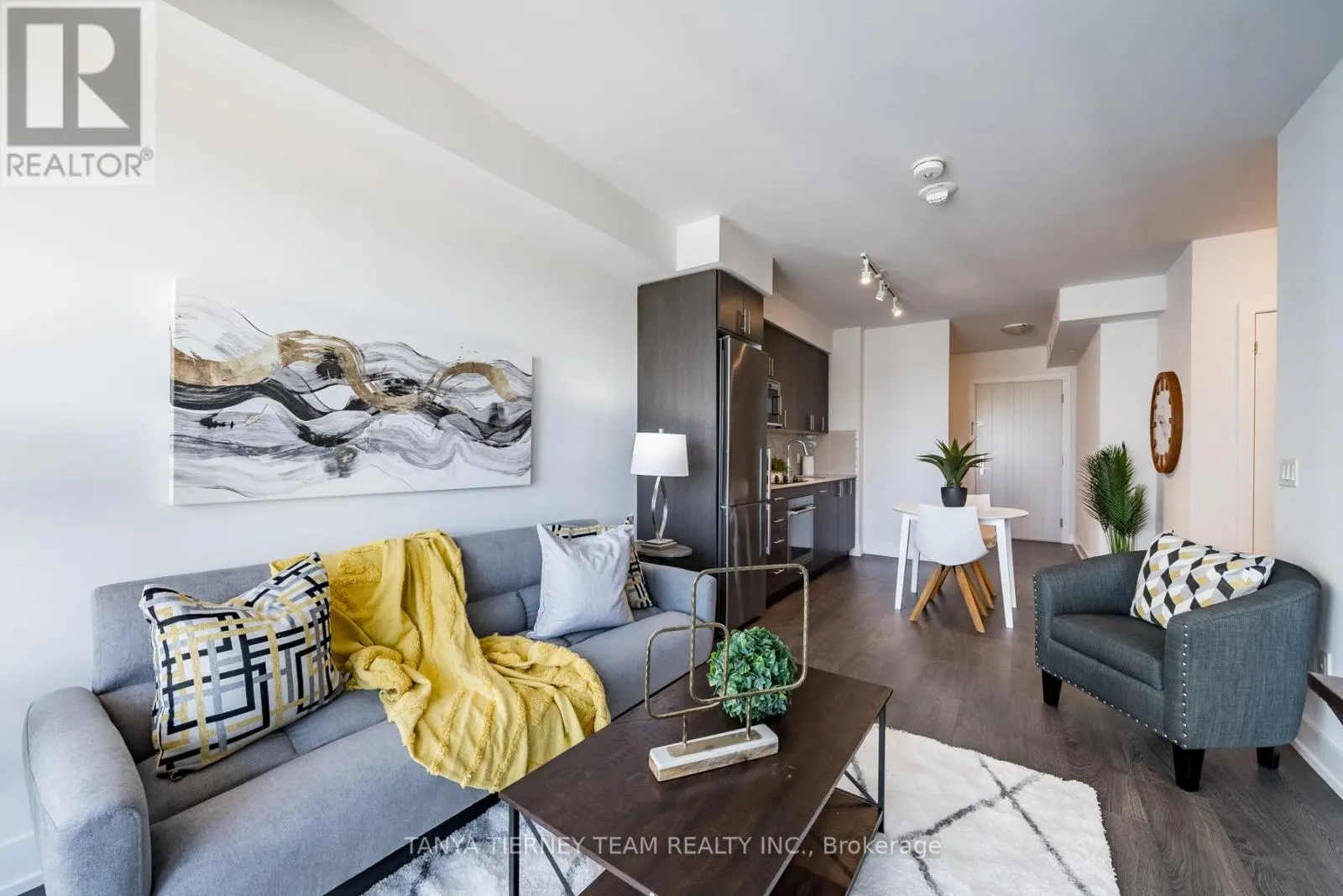 1812 - 2550 SIMCOE STREET N