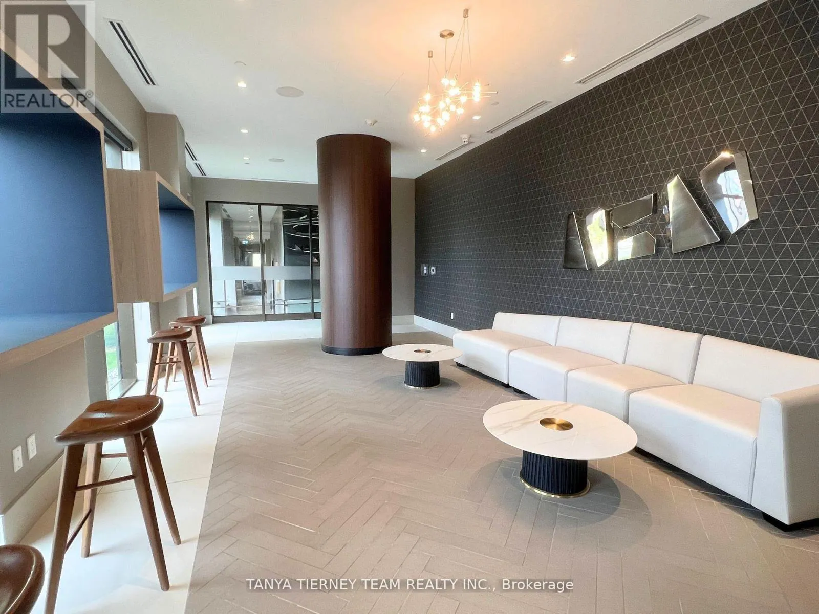 1812 - 2550 SIMCOE STREET N