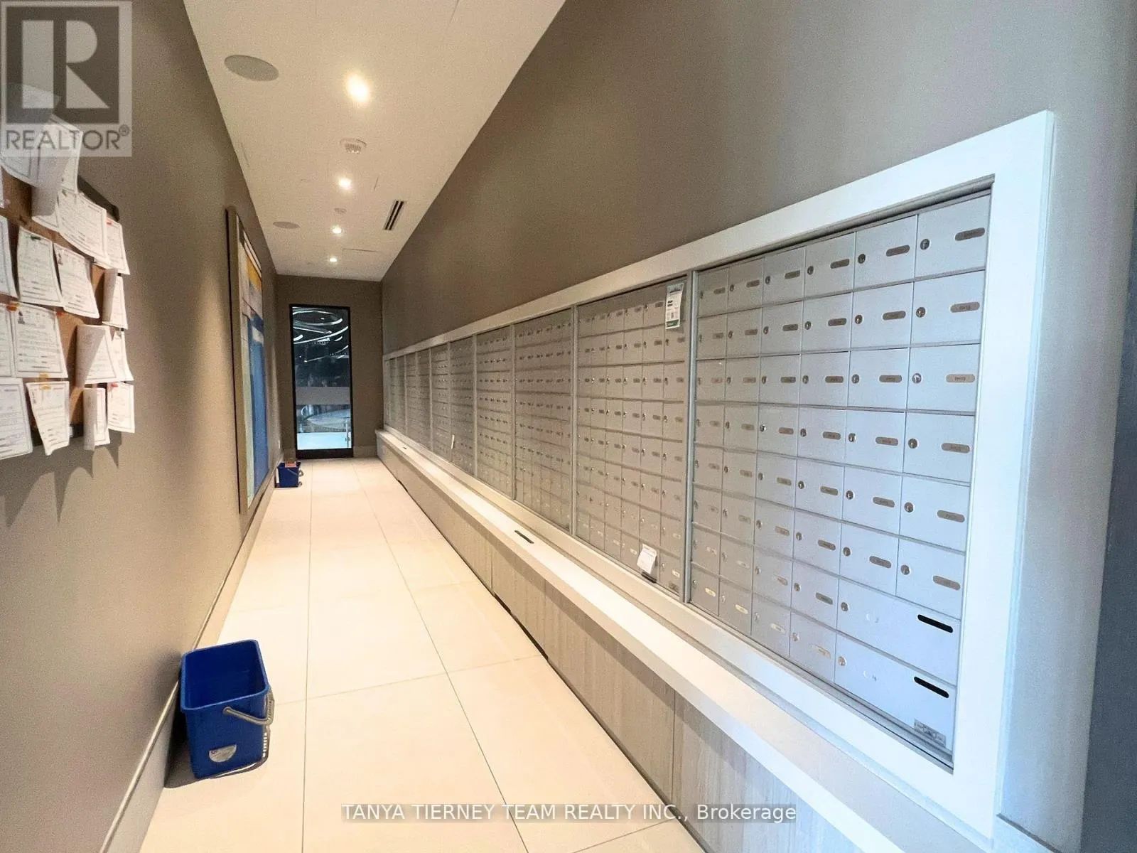 1812 - 2550 SIMCOE STREET N