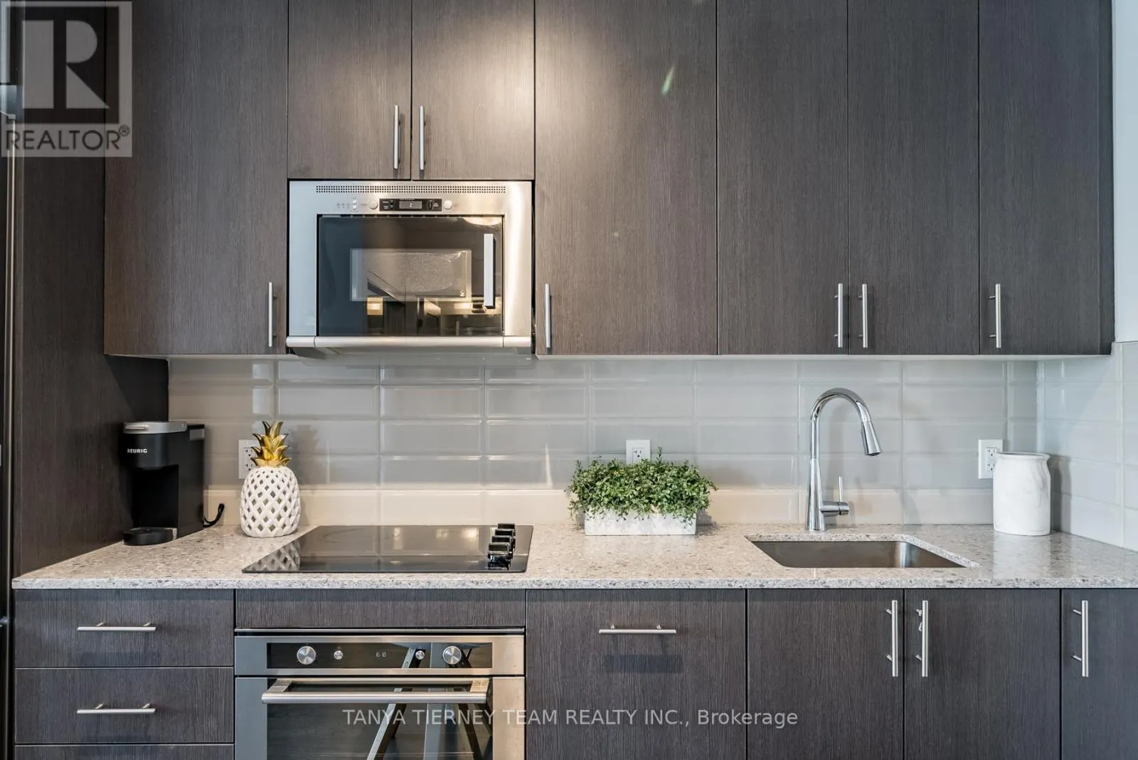 1812 - 2550 SIMCOE STREET N