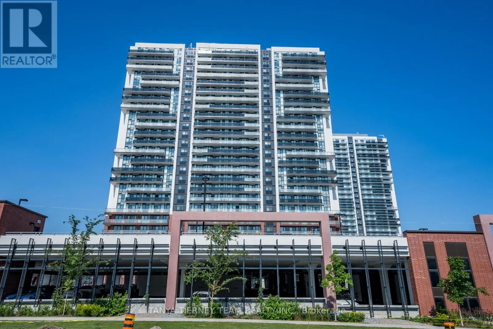 1812 - 2550 SIMCOE STREET N