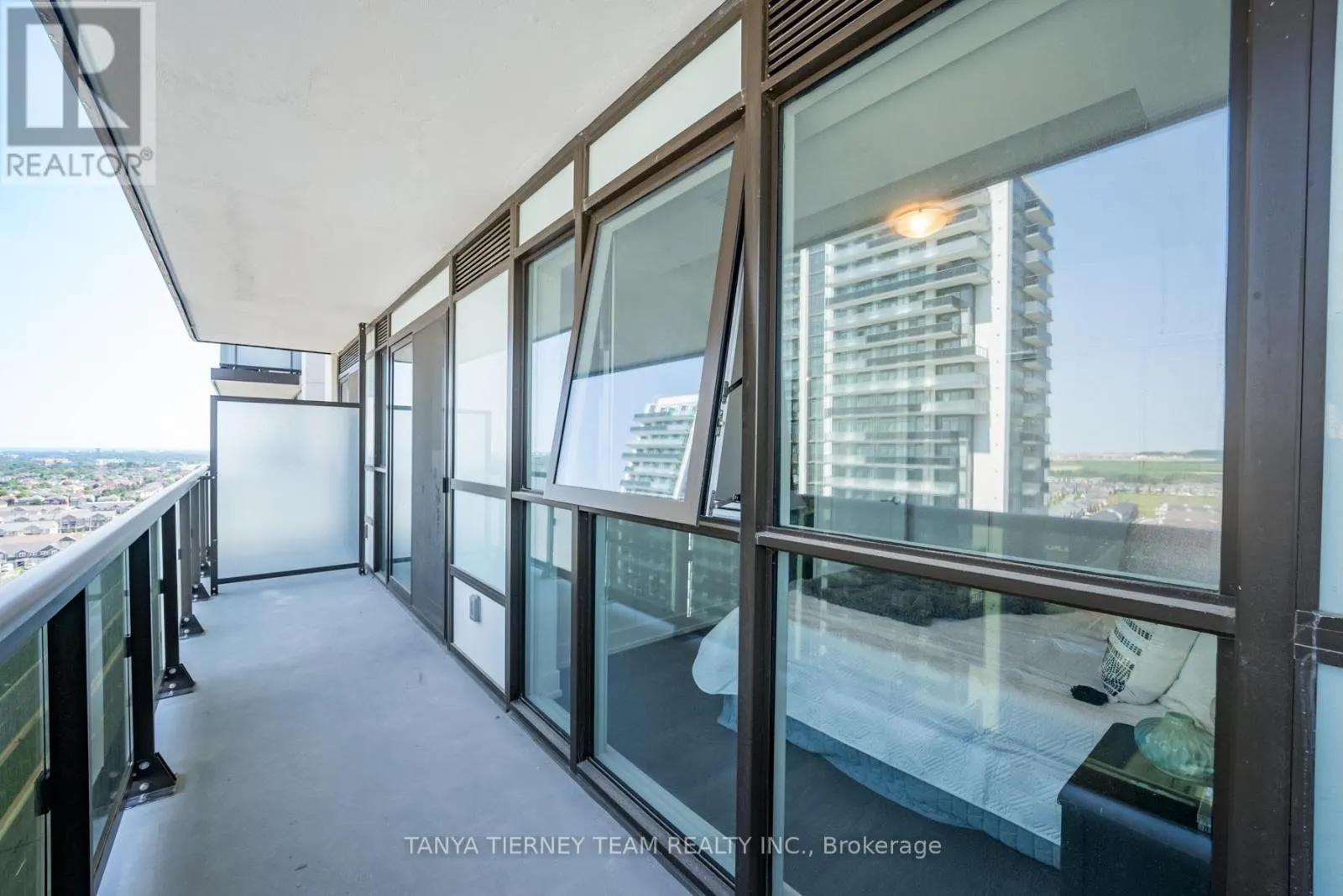 1812 - 2550 SIMCOE STREET N