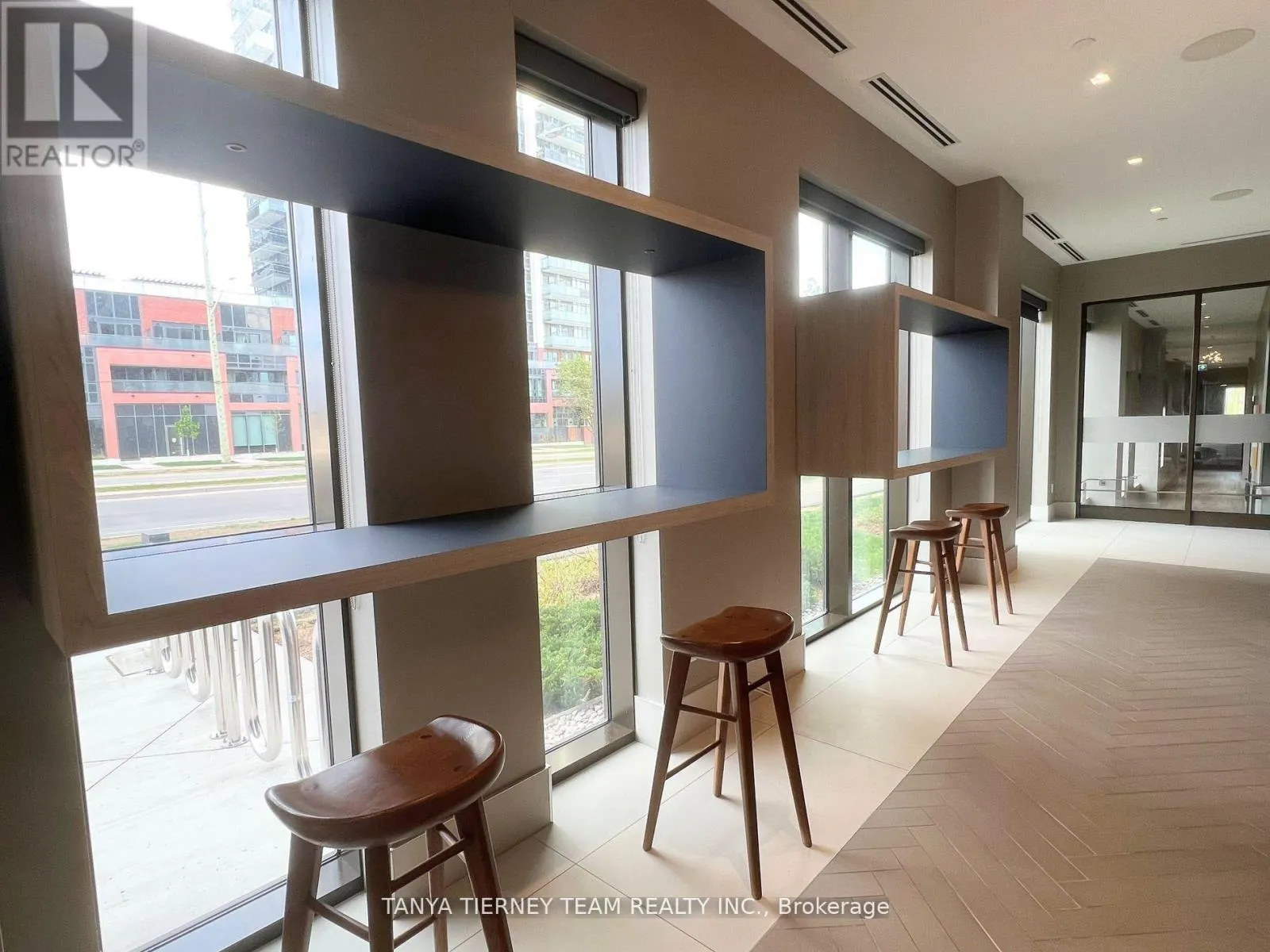 1812 - 2550 SIMCOE STREET N