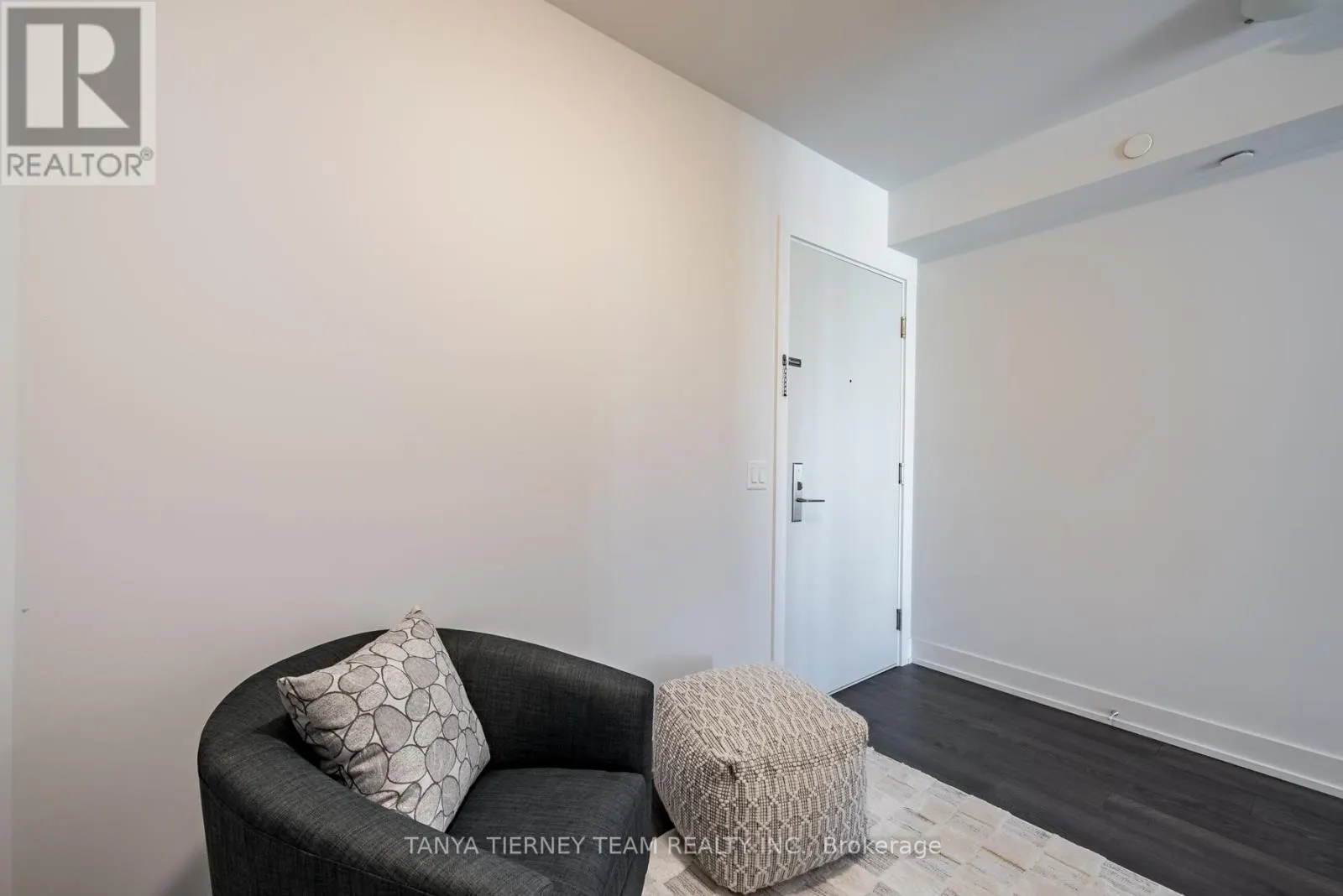 1812 - 2550 SIMCOE STREET N