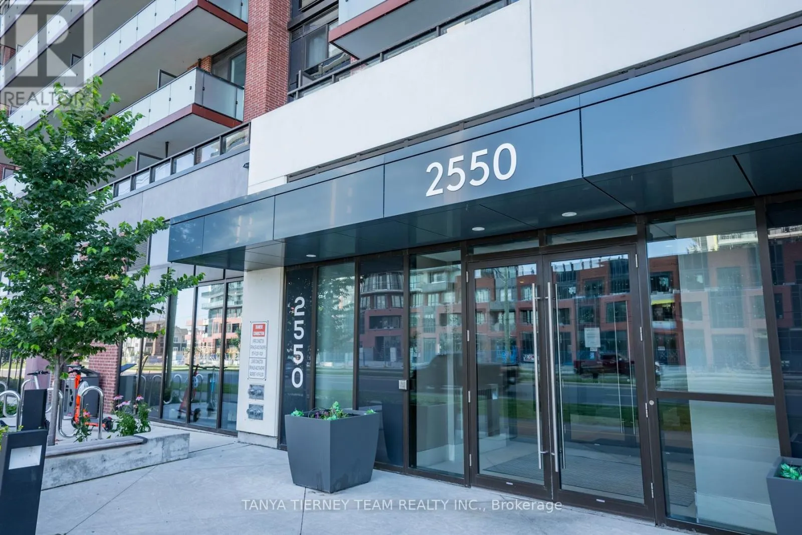 1812 - 2550 SIMCOE STREET N