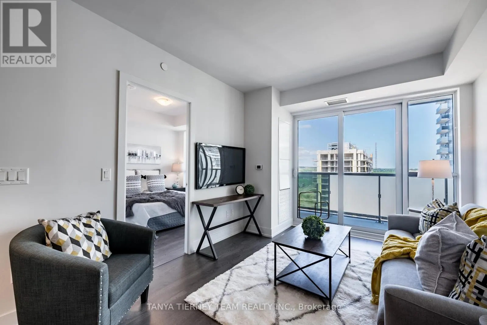 1812 - 2550 SIMCOE STREET N