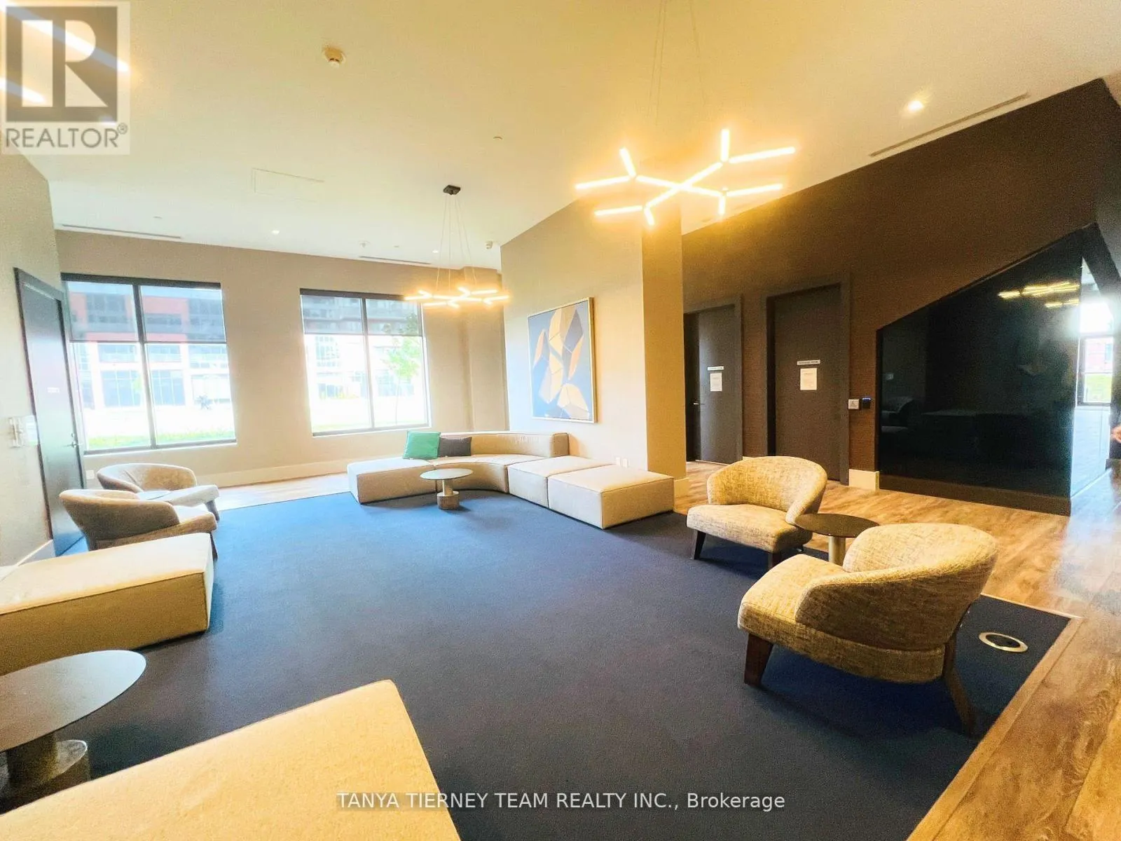 1812 - 2550 SIMCOE STREET N