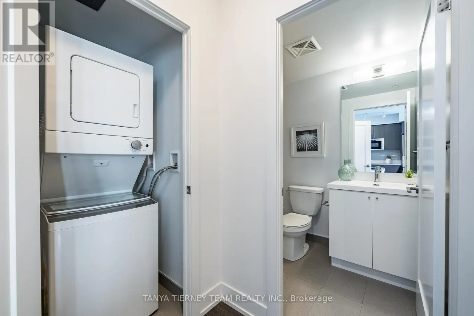 1812 - 2550 SIMCOE STREET N
