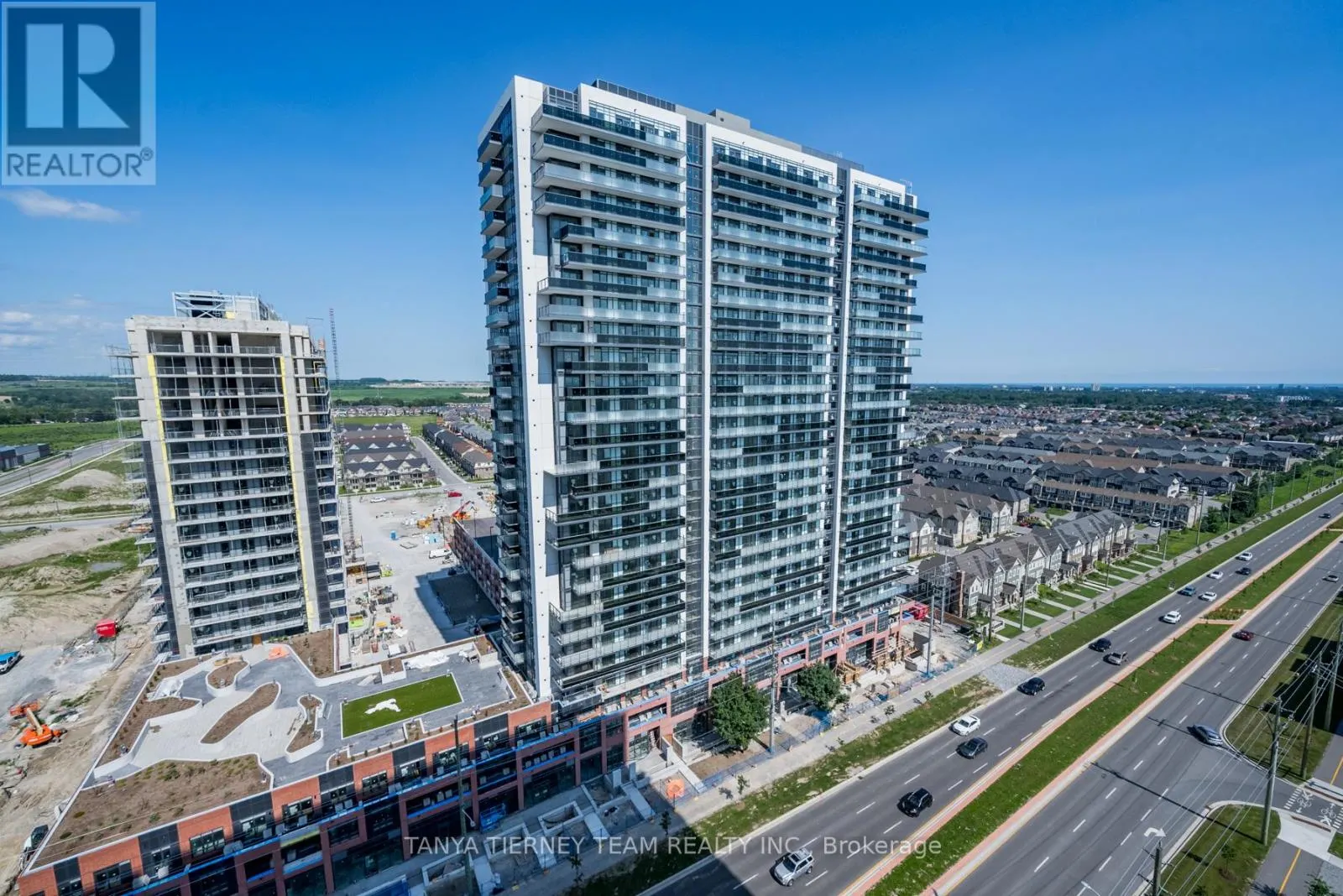 1812 - 2550 SIMCOE STREET N