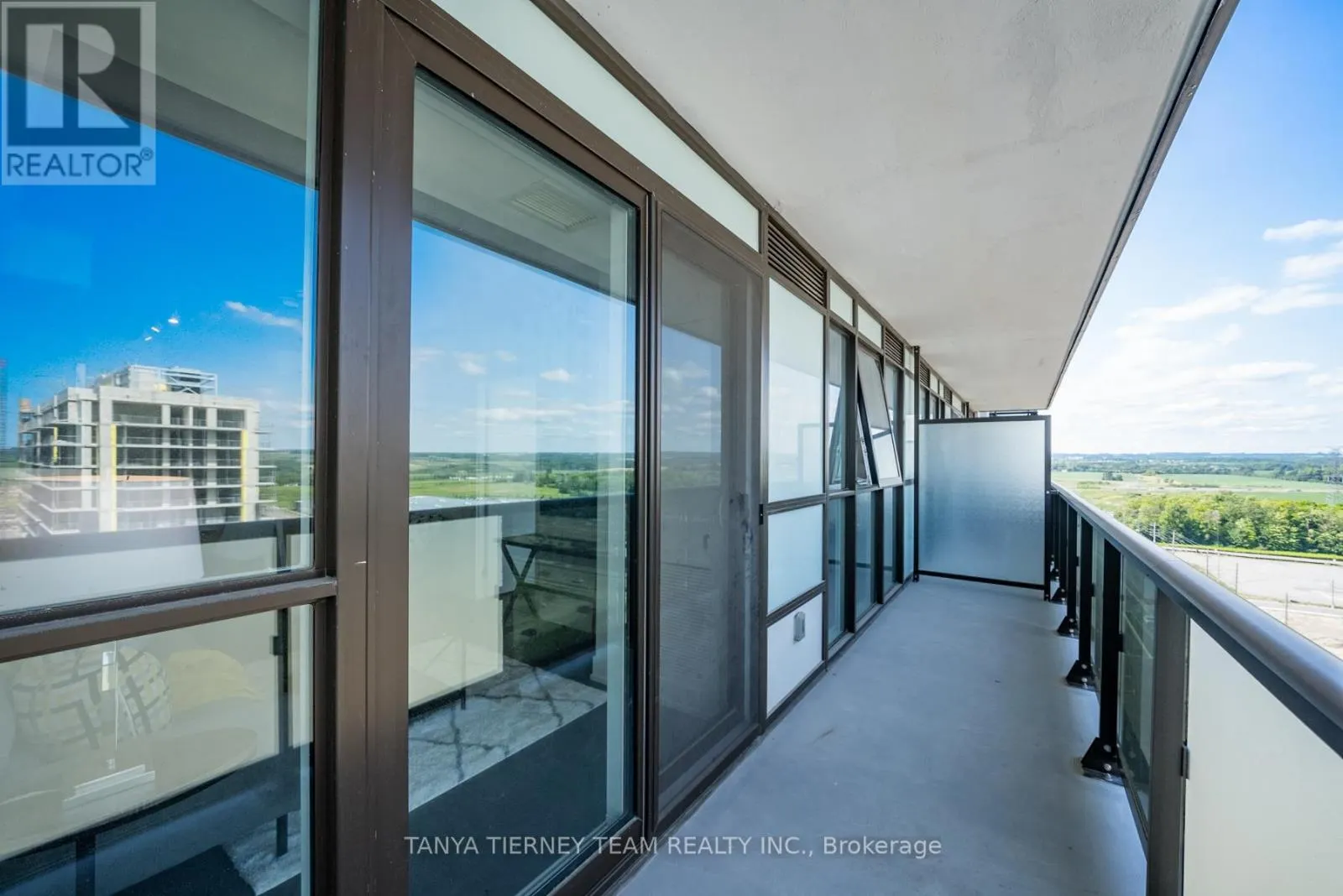 1812 - 2550 SIMCOE STREET N