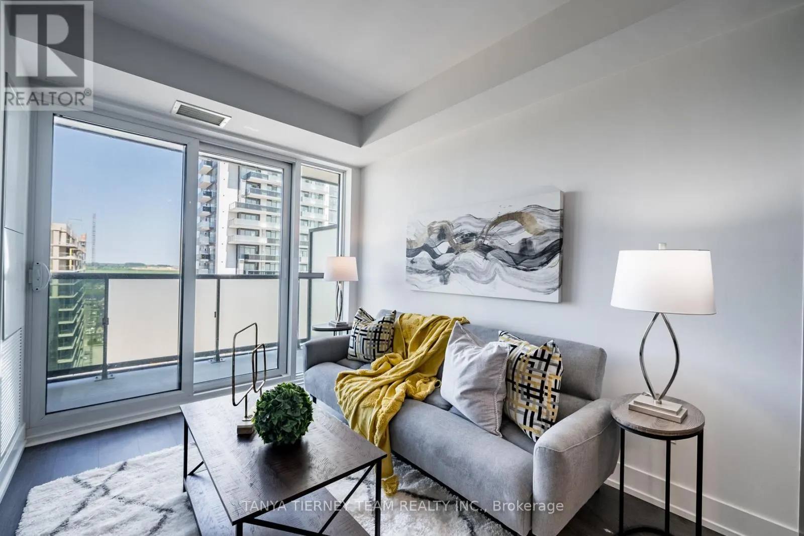 1812 - 2550 SIMCOE STREET N