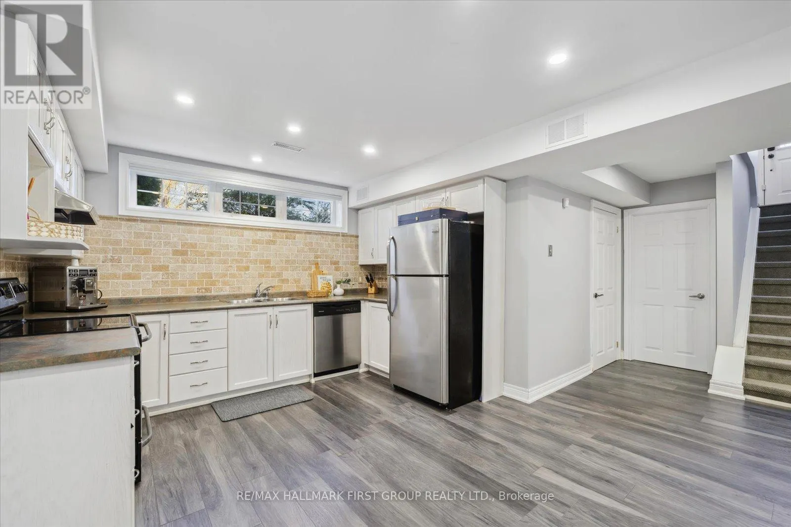 60 BRENDA CRESCENT