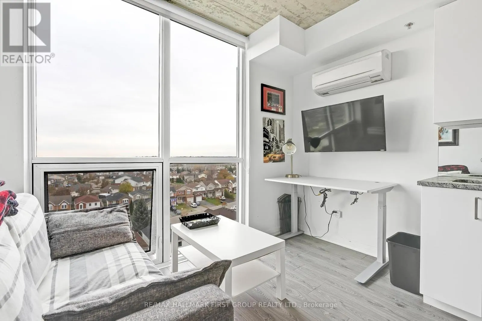 709 - 1900 SIMCOE STREET N