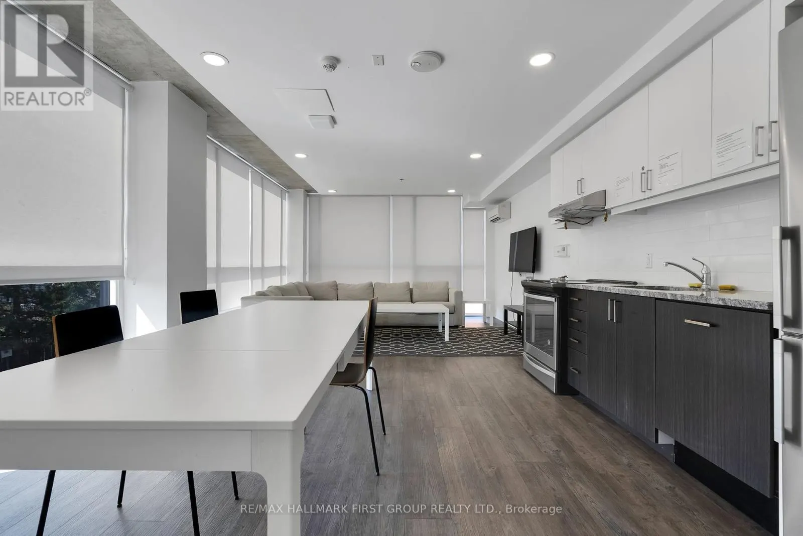 709 - 1900 SIMCOE STREET N