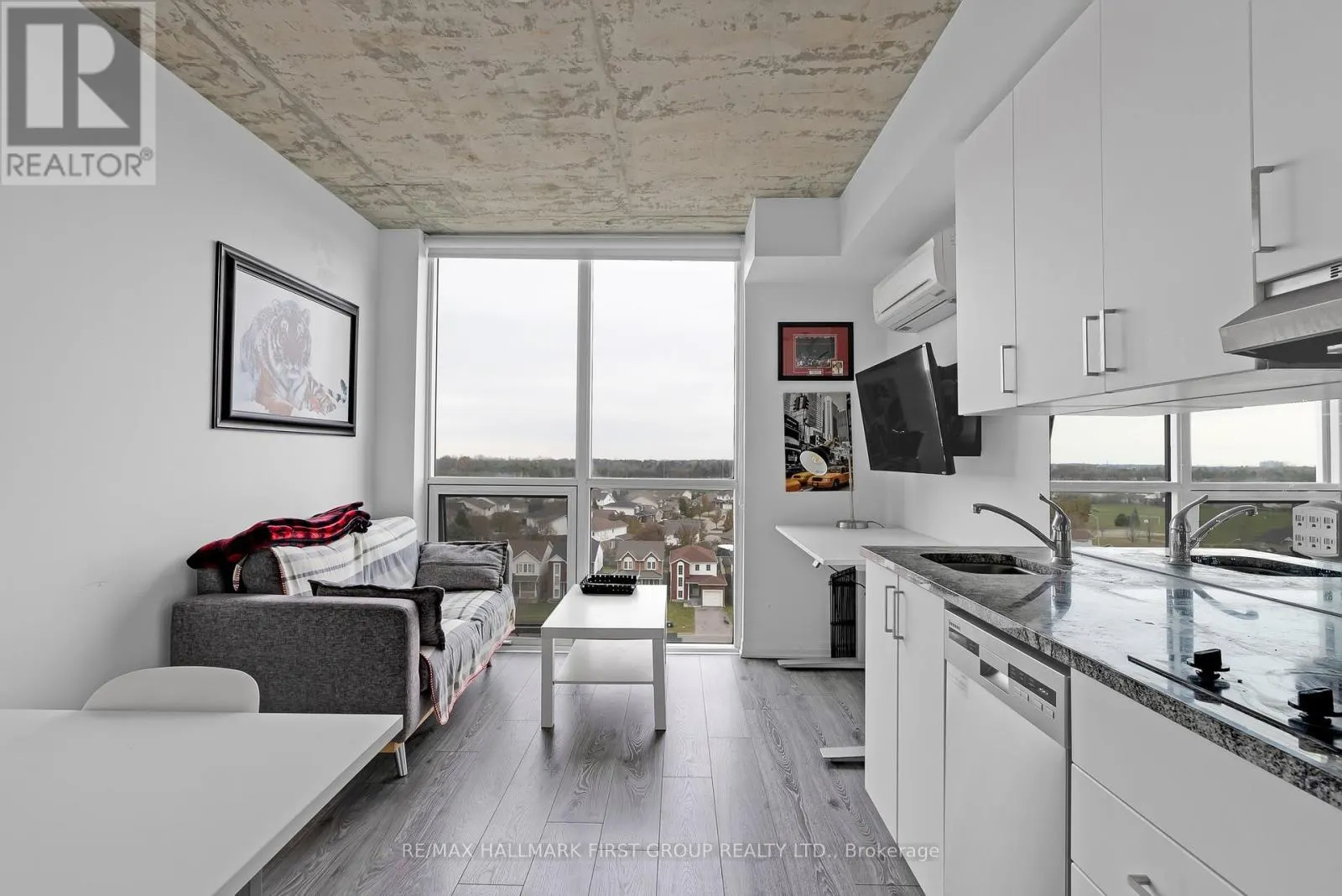 709 - 1900 SIMCOE STREET N