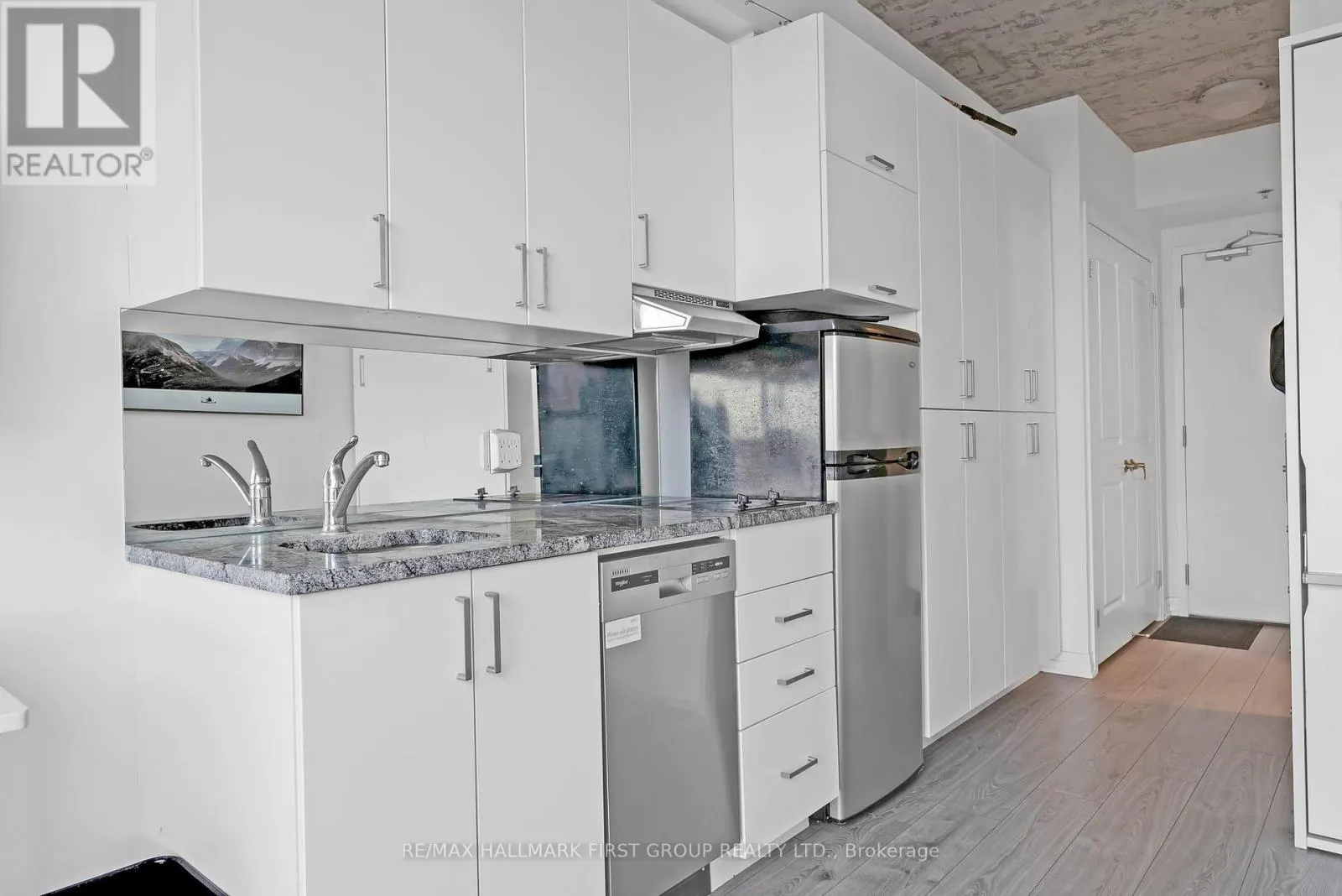 709 - 1900 SIMCOE STREET N