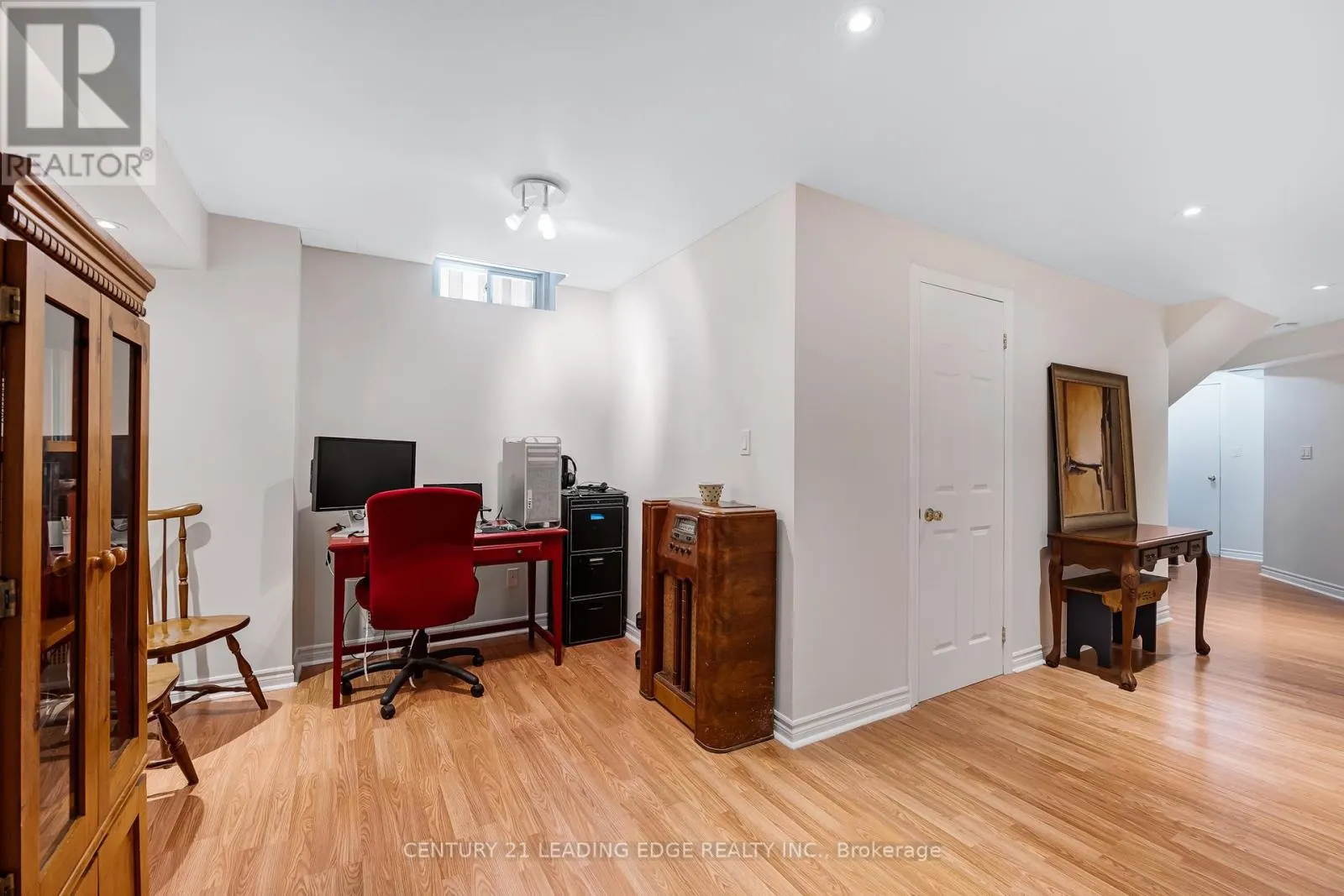 53 KINROSS AVENUE