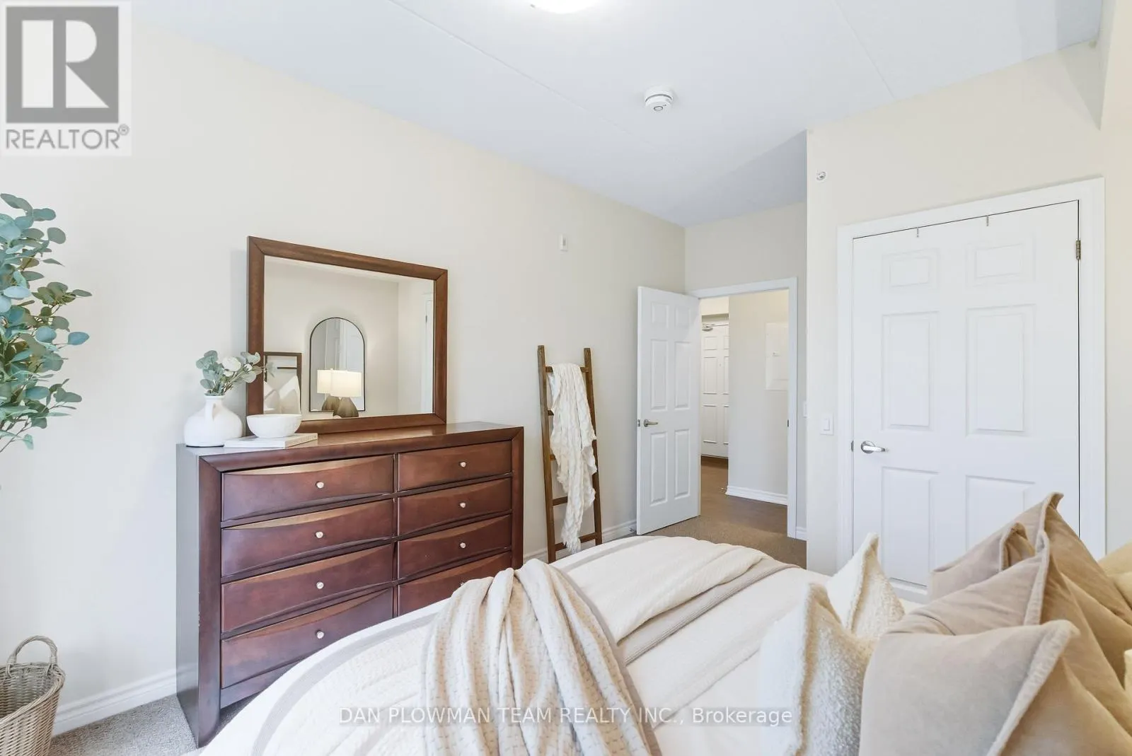 217 - 290 LIBERTY STREET N