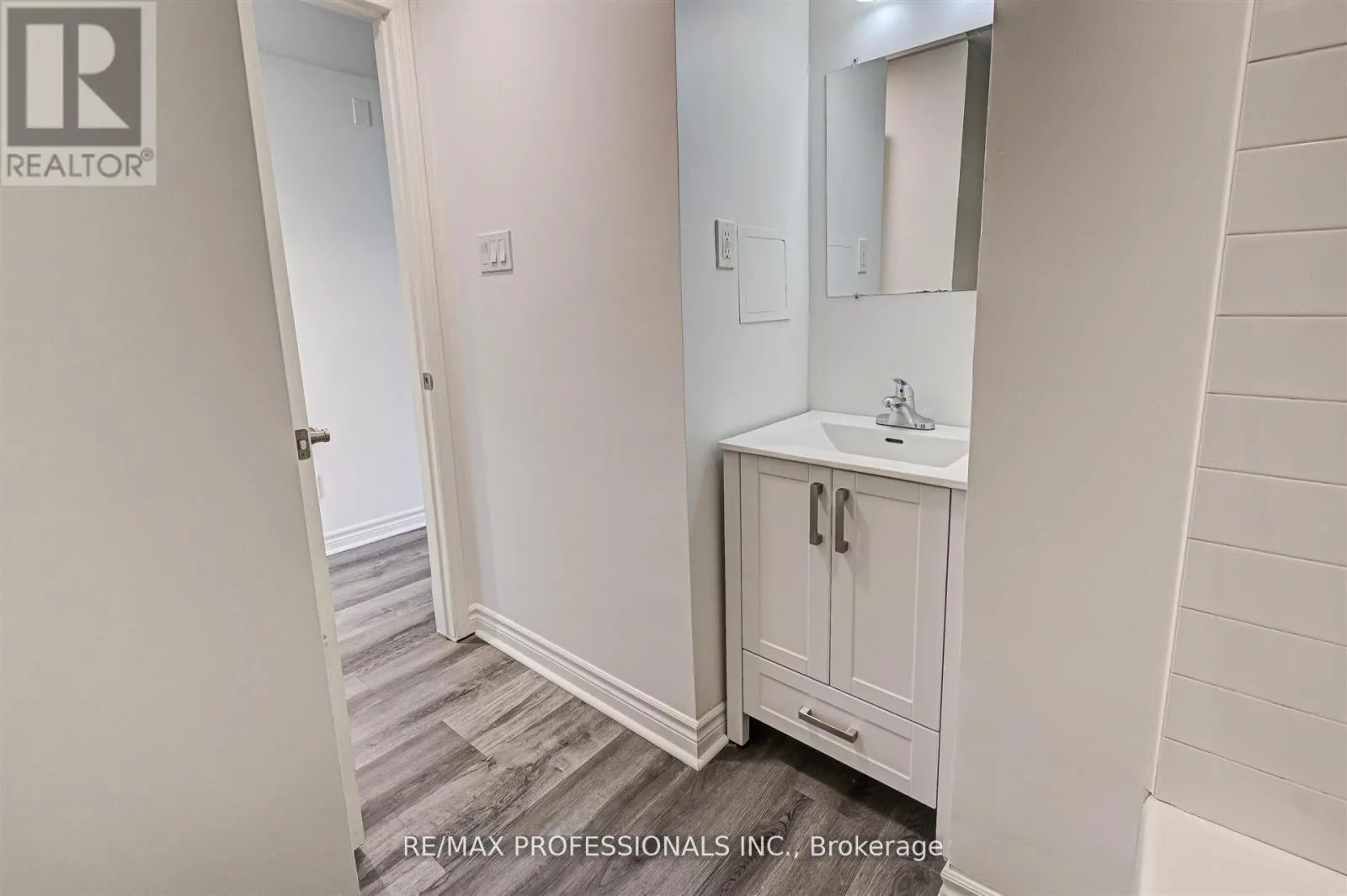 2ND FLR - 1425 GERRARD STREET E