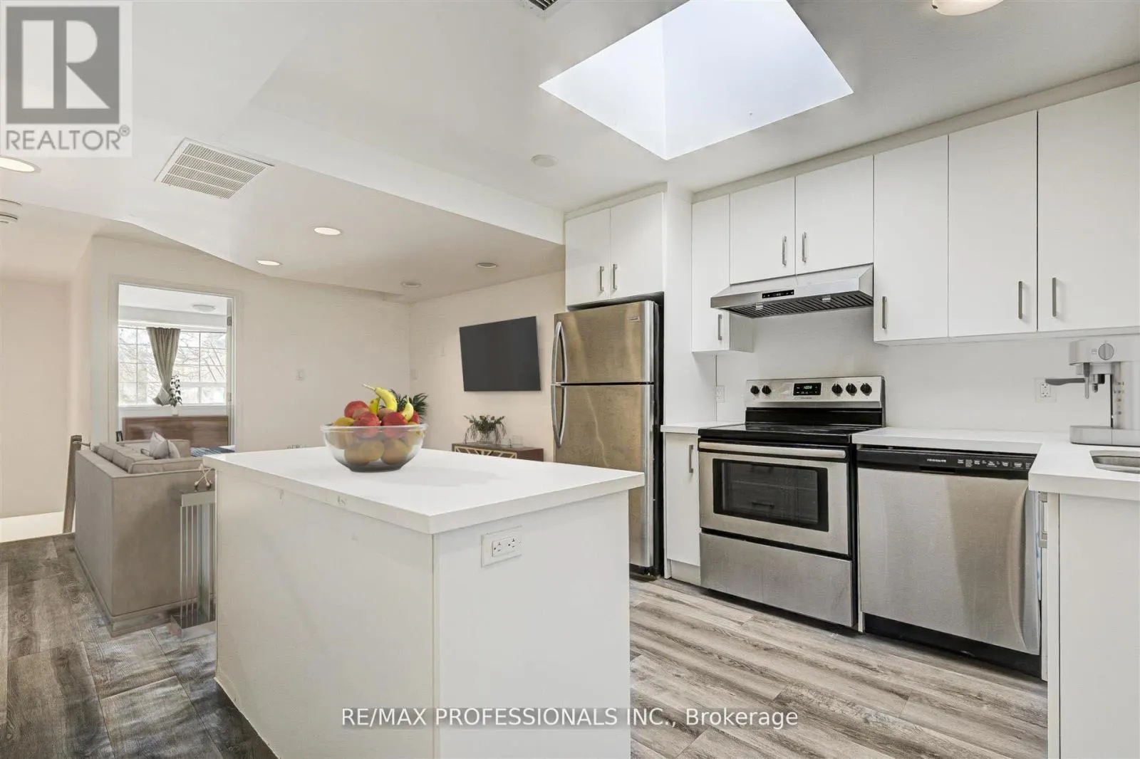 2ND FLR - 1425 GERRARD STREET E
