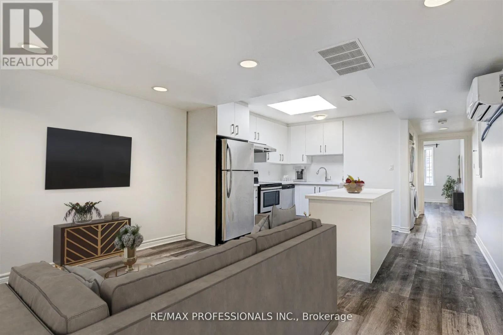 2ND FLR - 1425 GERRARD STREET E