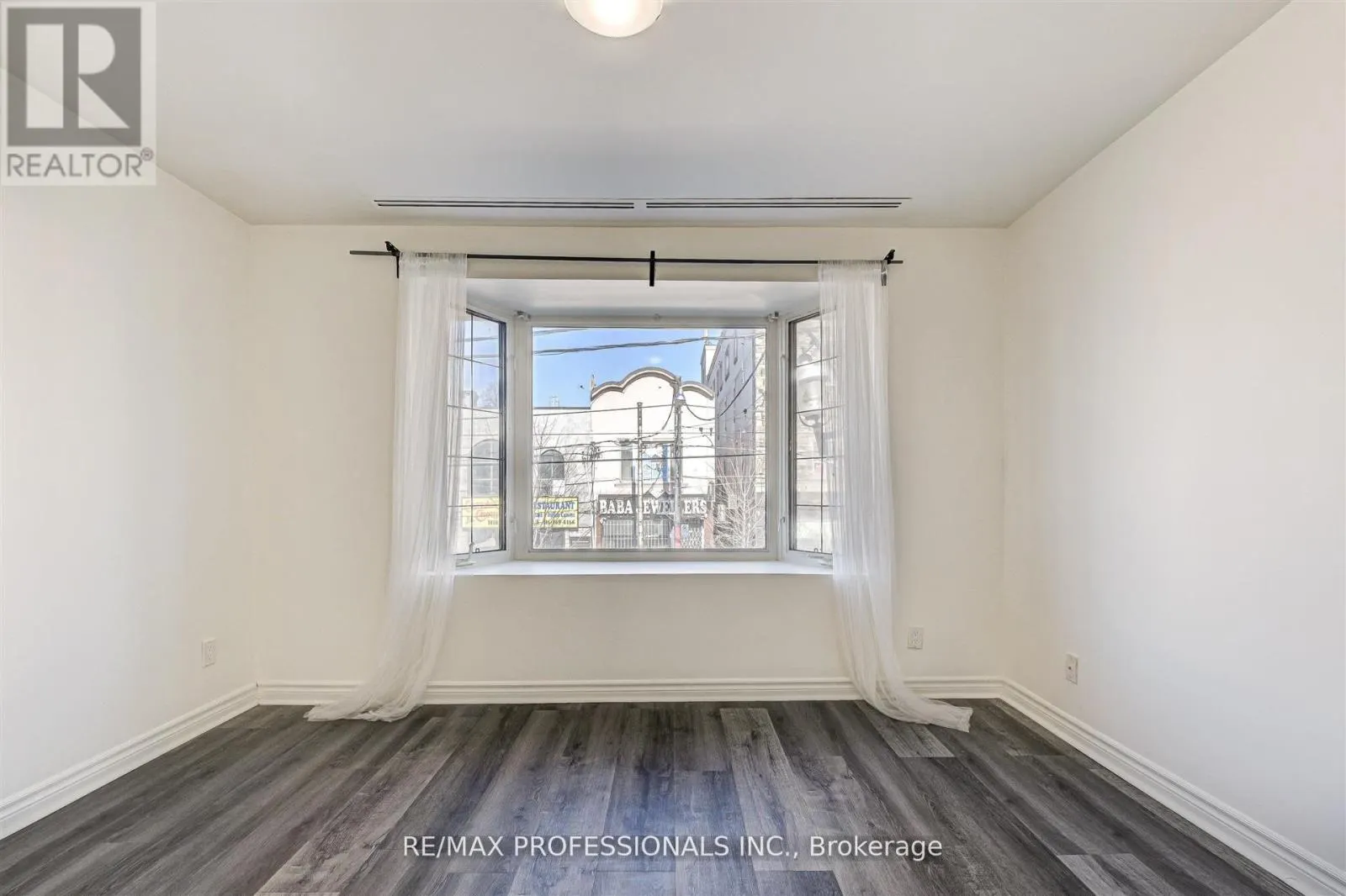 2ND FLR - 1425 GERRARD STREET E