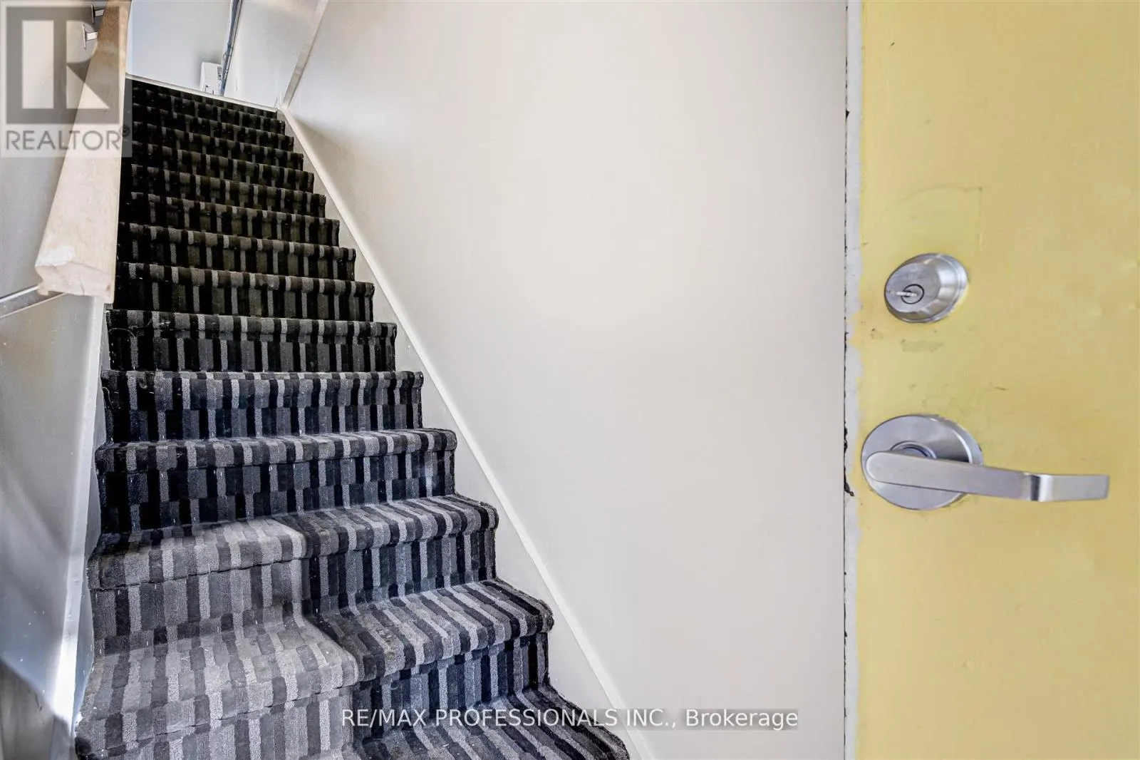2ND FLR - 1425 GERRARD STREET E