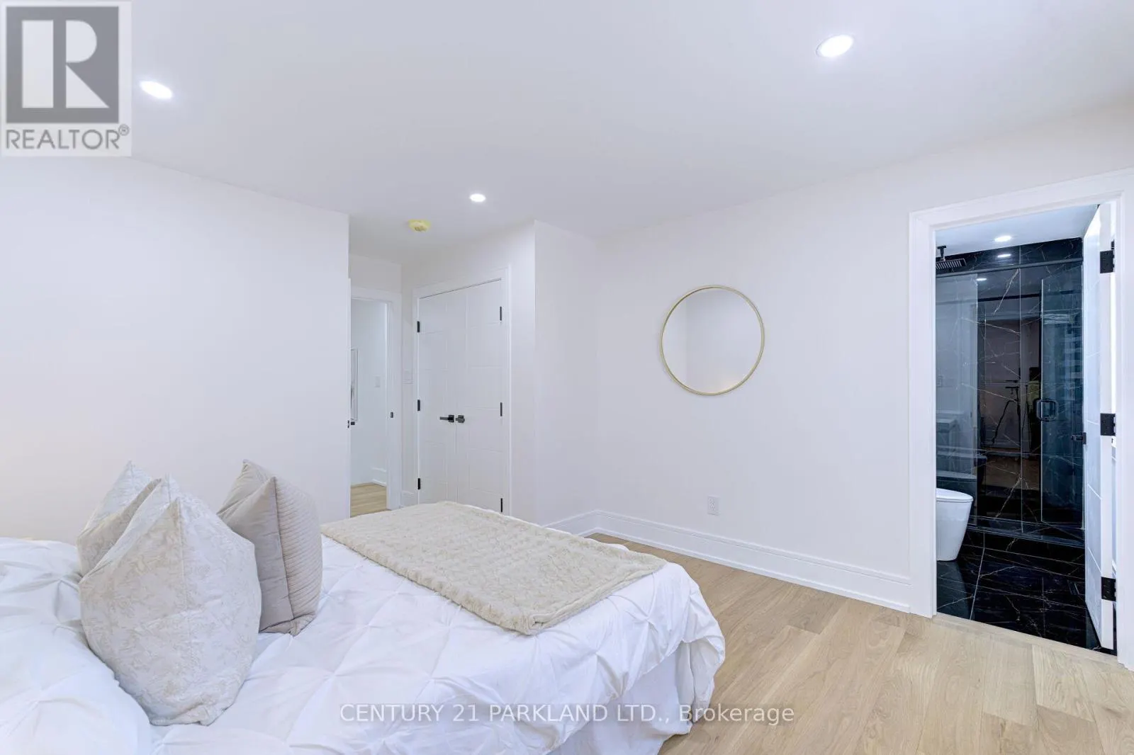 6 STANHOPE AVENUE